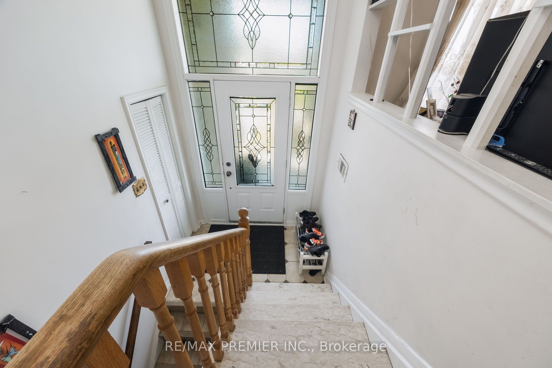 6 Canton Avenue Property Photo 9