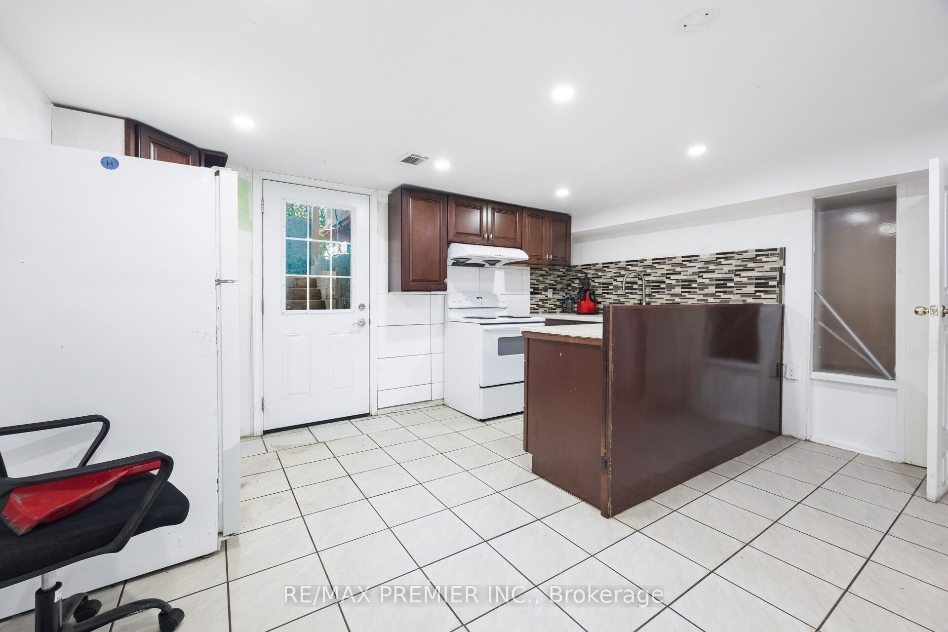 6 Canton Avenue Property Photo 39