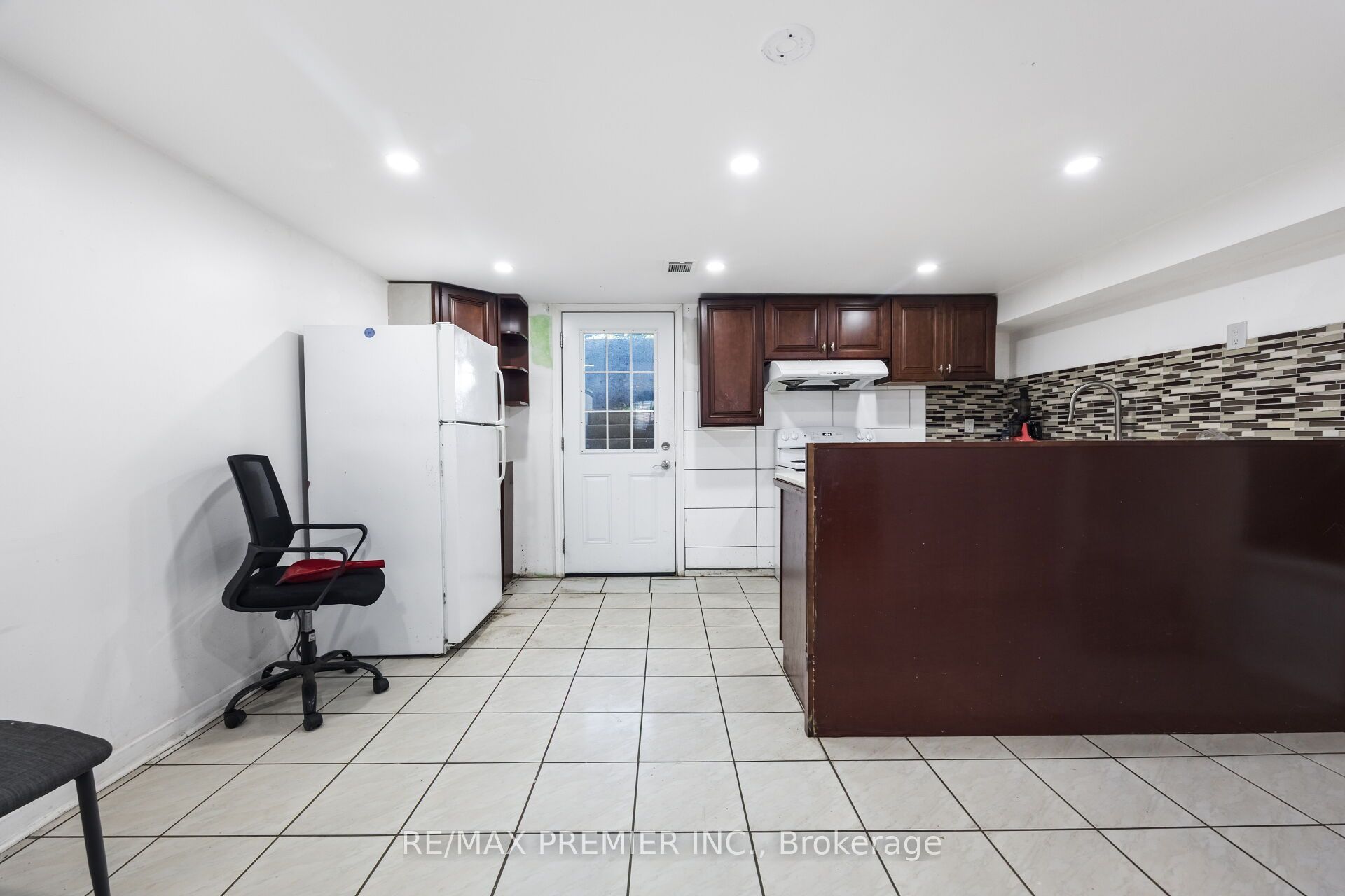 6 Canton Avenue Property Photo 42