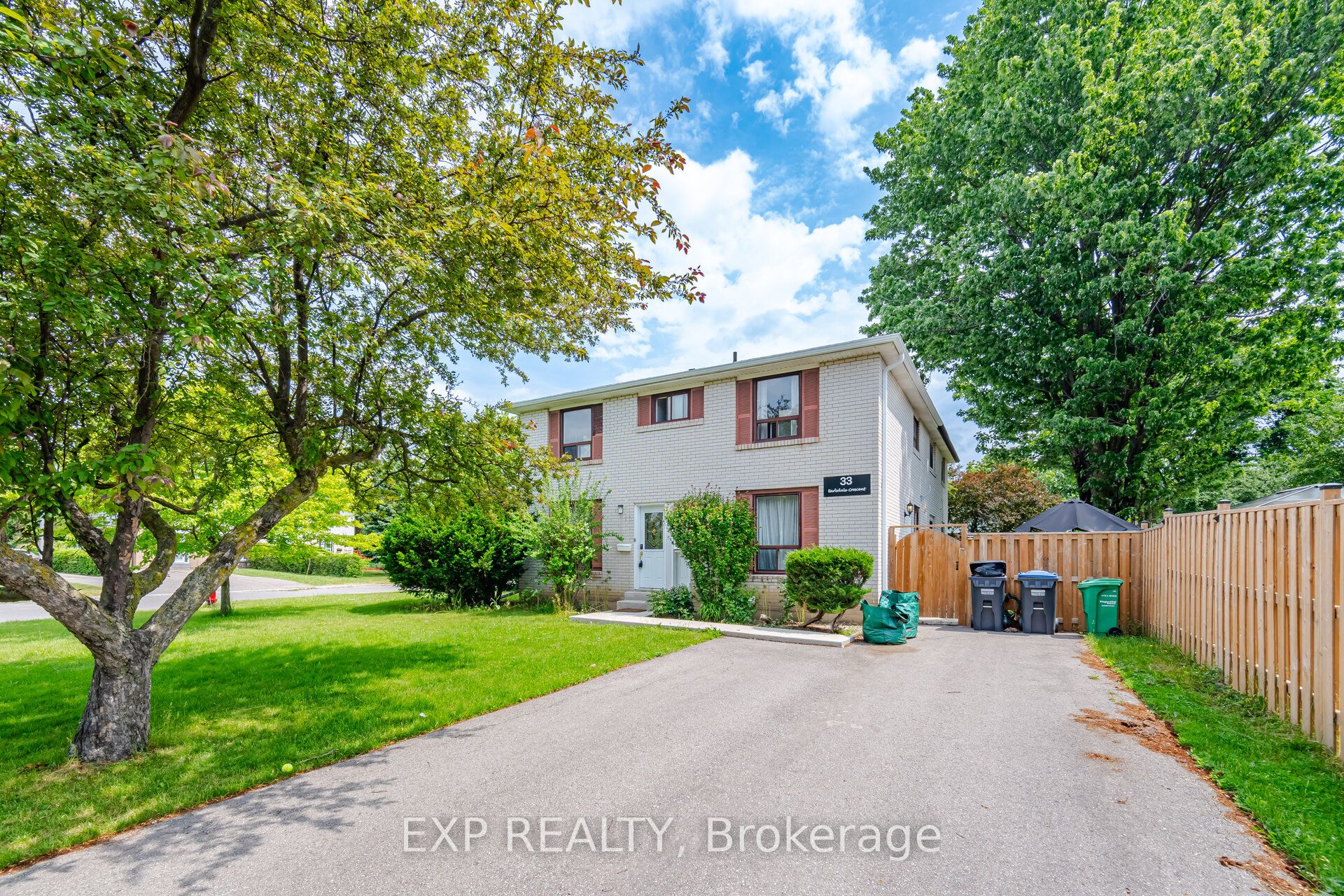 33 Earlsdale Crescent Property Photo 1