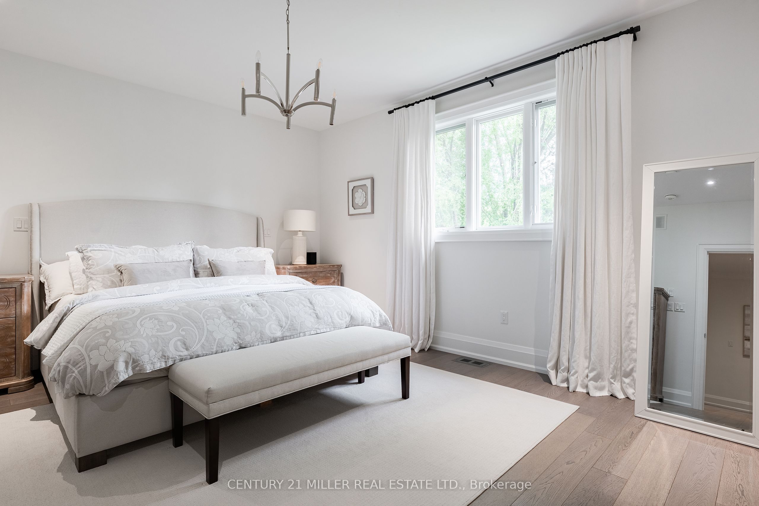 2458 Meadowood Crescent Property Photo 25