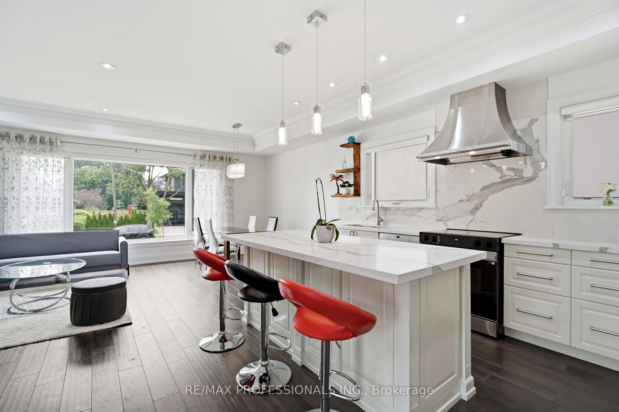 77 Cronin Drive Property Photo 3