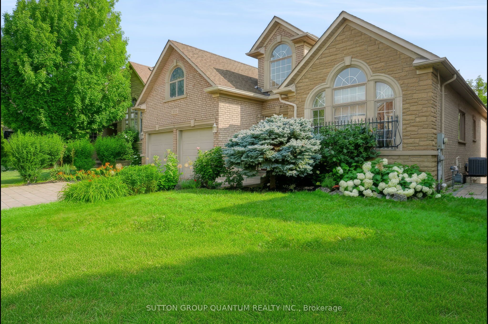 1536 Pinery Crescent Property Photo 2