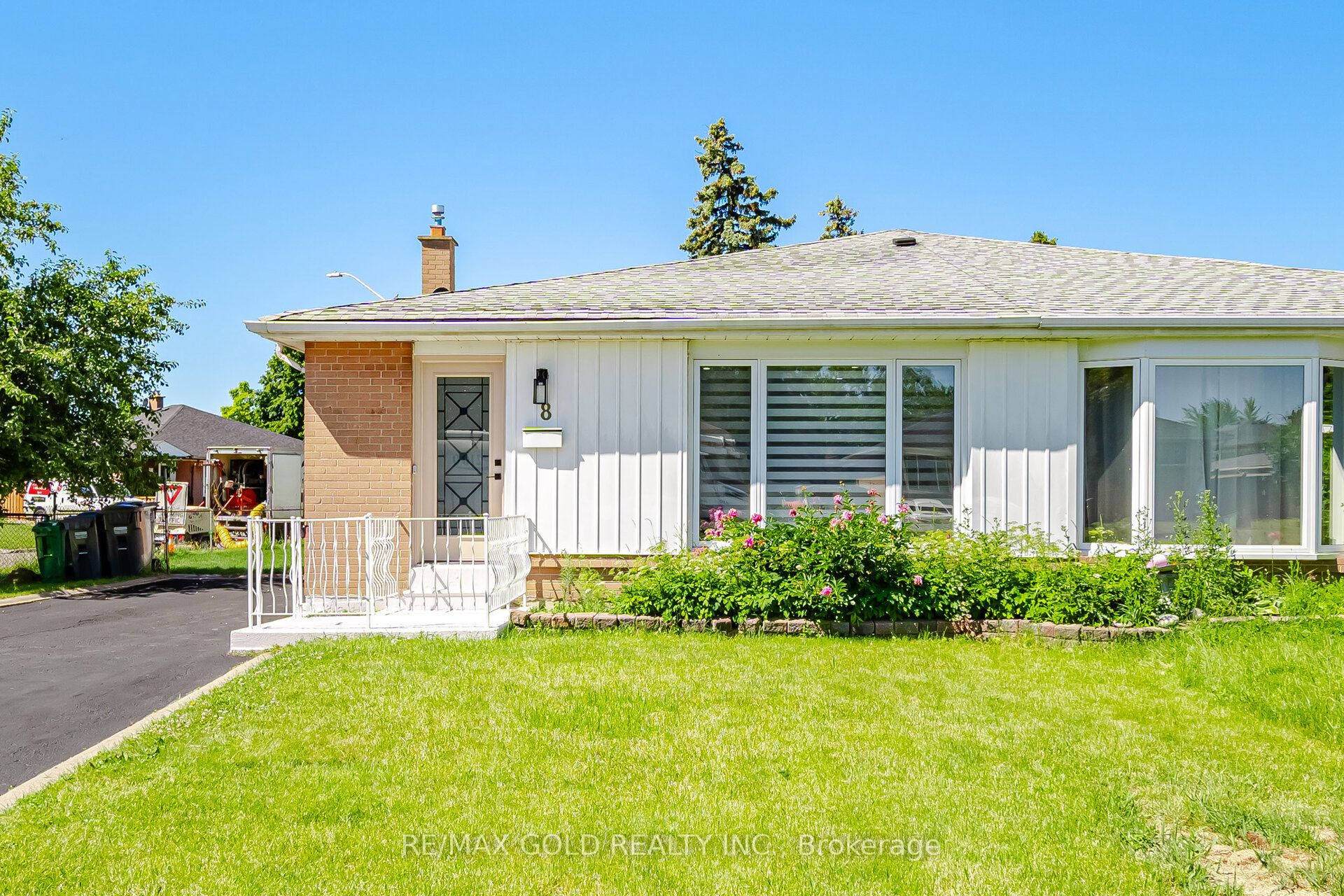 8 Athlone Avenue
