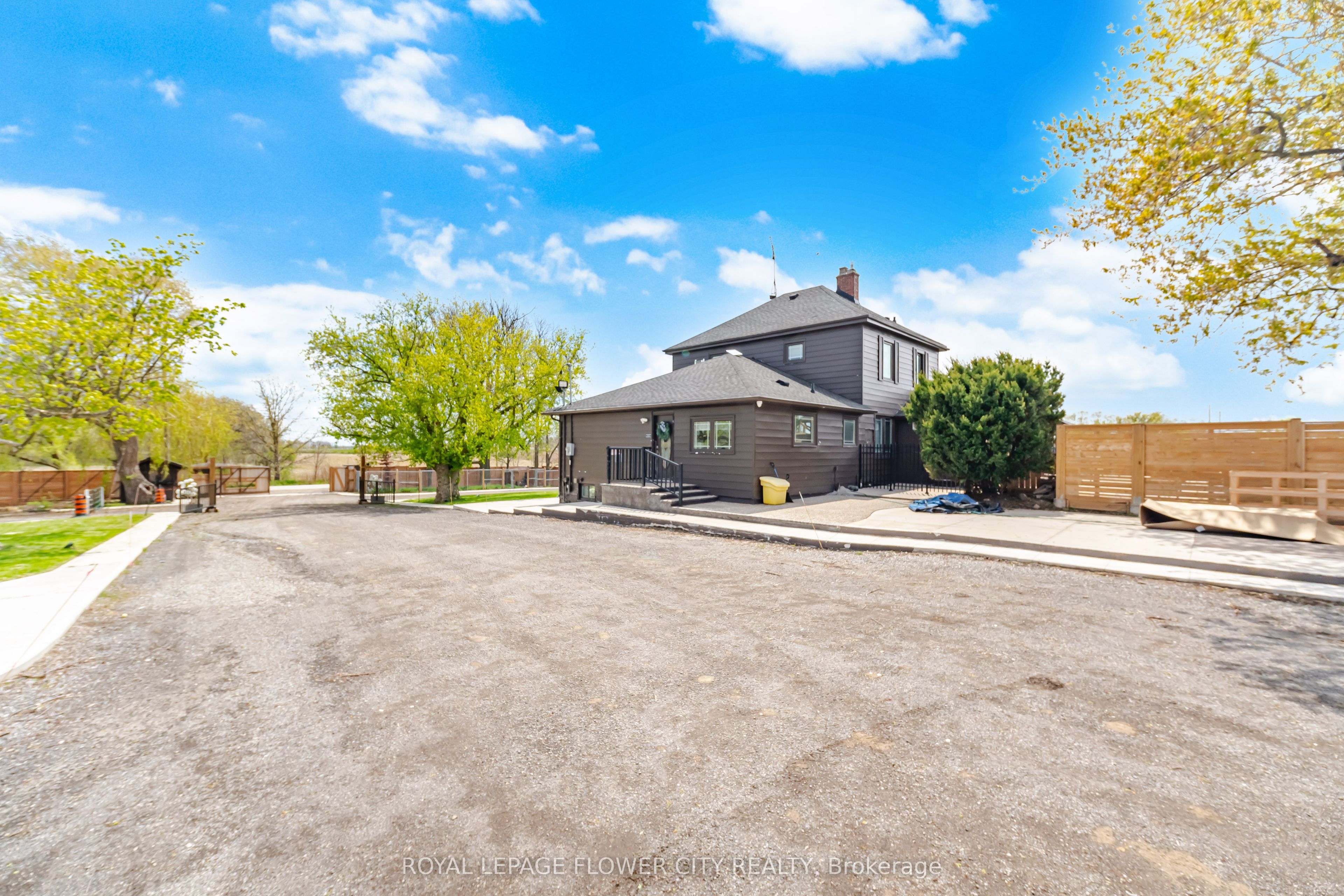 2483 Burnhamthorpe Road Property Photo 10
