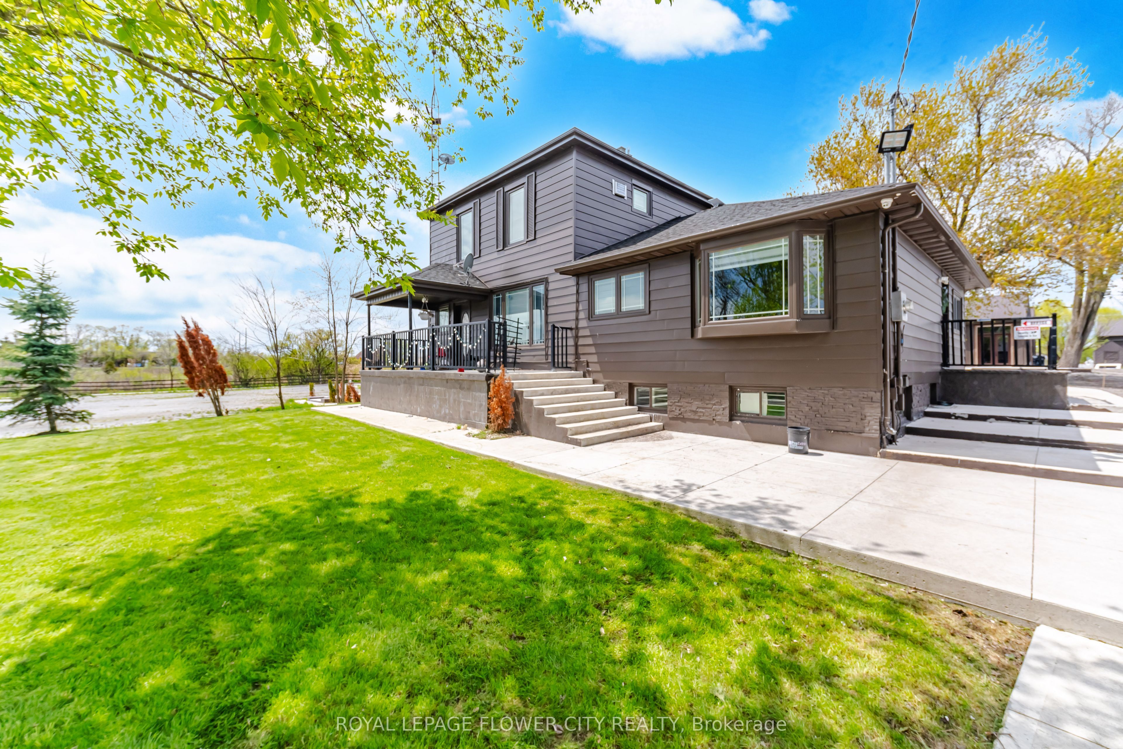 2483 Burnhamthorpe Road Property Photo 11