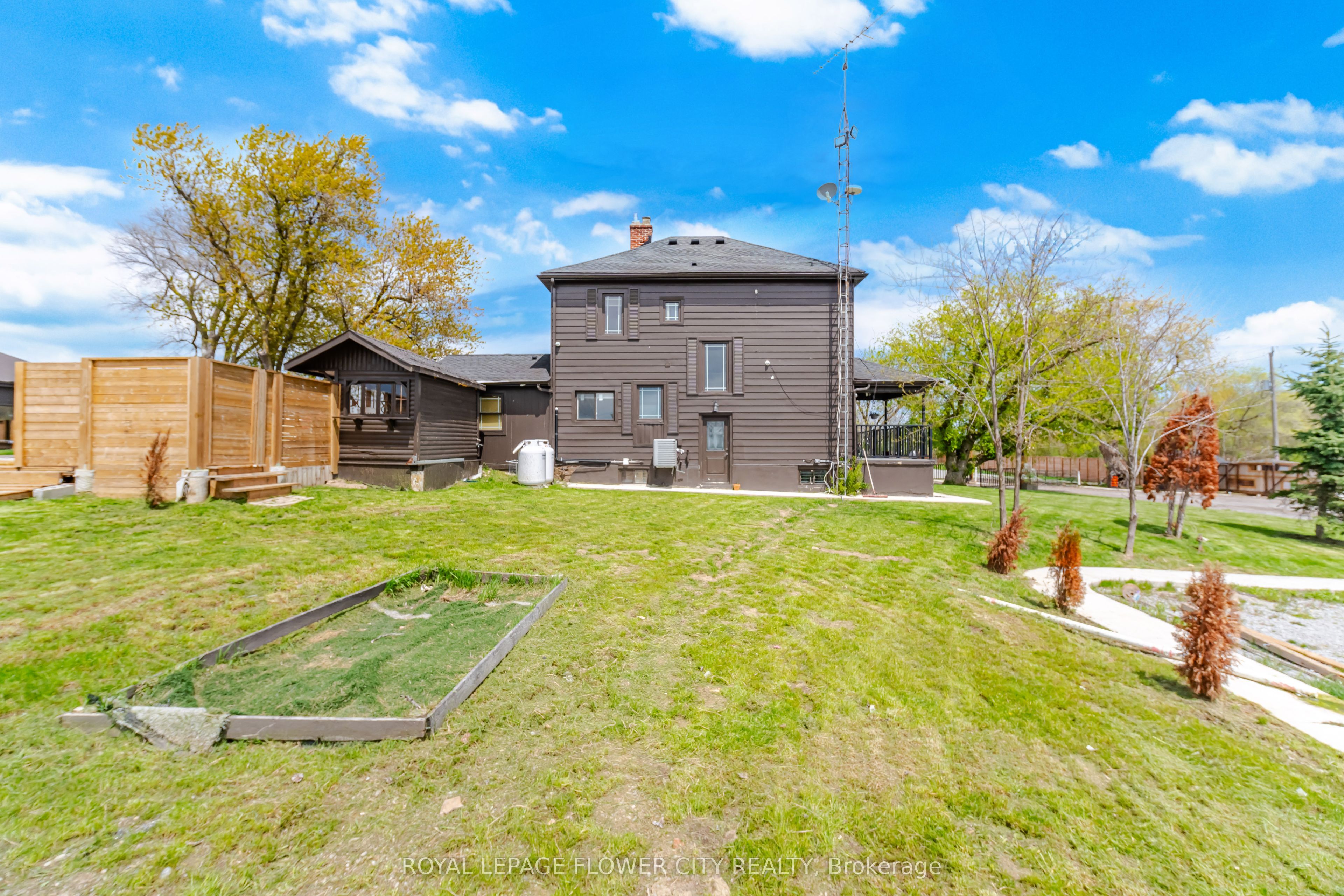 2483 Burnhamthorpe Road Property Photo 15