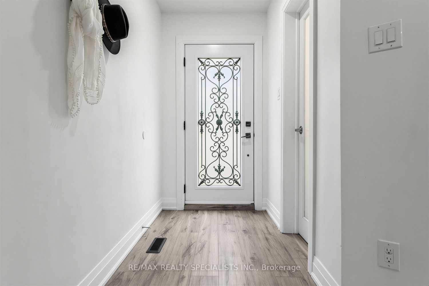 405 Hyacinthe Boulevard 7 Property Photo 4