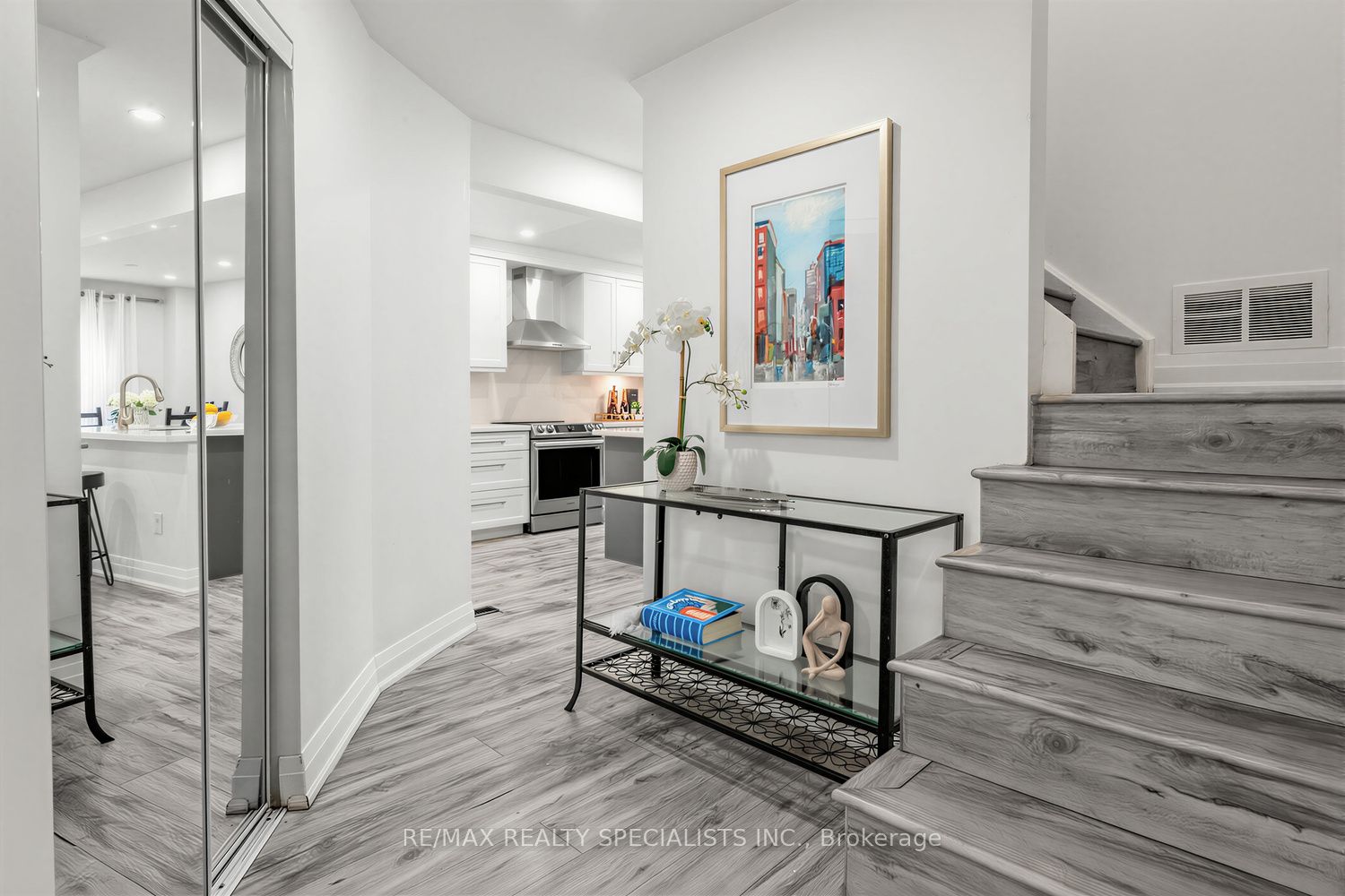 405 Hyacinthe Boulevard 7 Property Photo 5