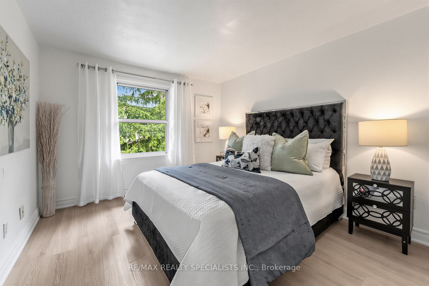 405 Hyacinthe Boulevard 7 Property Photo 17