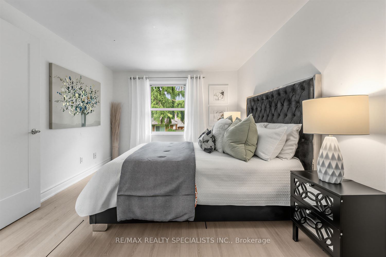 405 Hyacinthe Boulevard 7 Property Photo 18