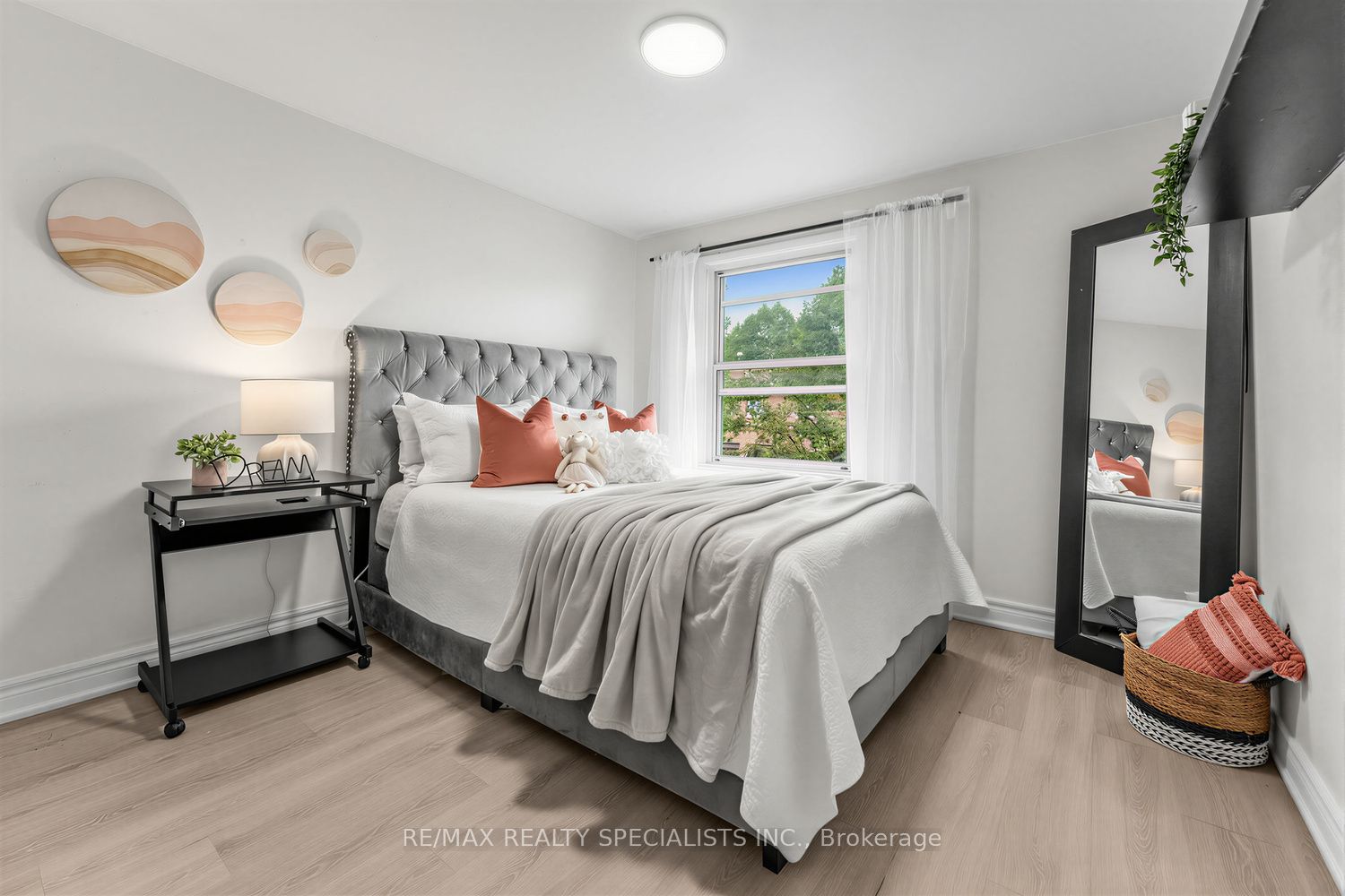 405 Hyacinthe Boulevard 7 Property Photo 19