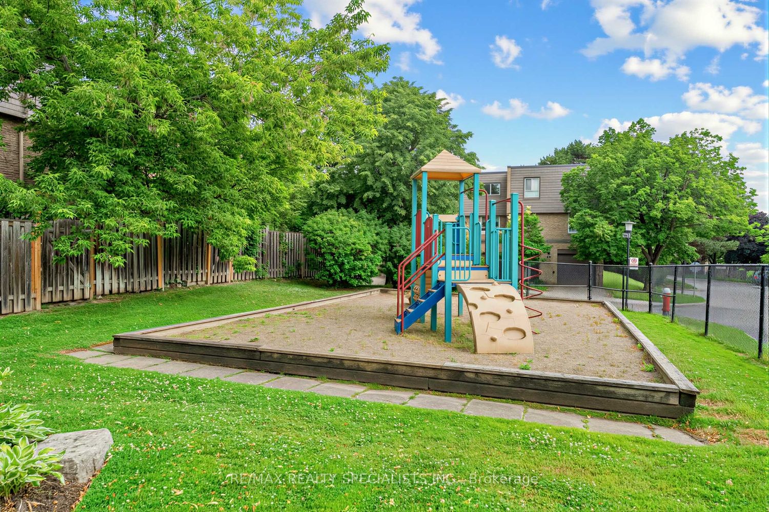 405 Hyacinthe Boulevard 7 Property Photo 32