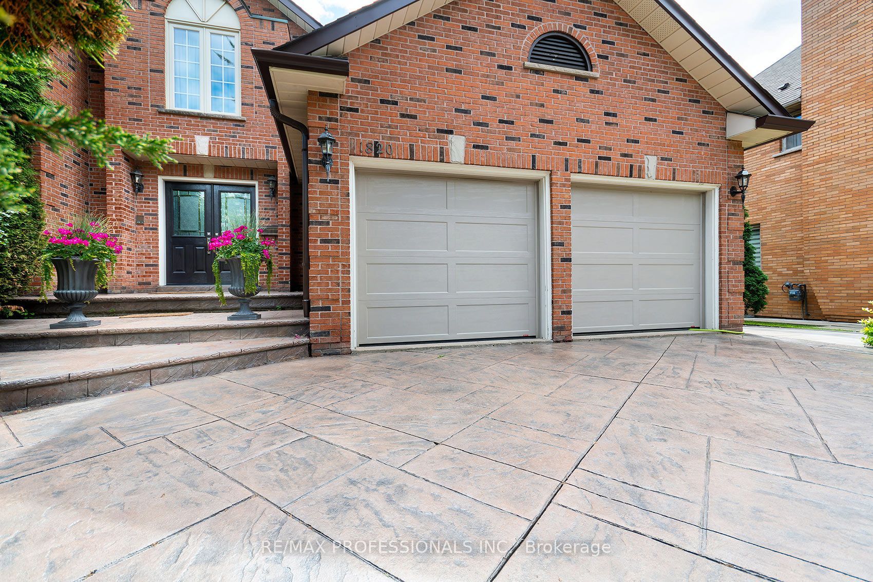 1820 Shady Creek Court Property Photo 1