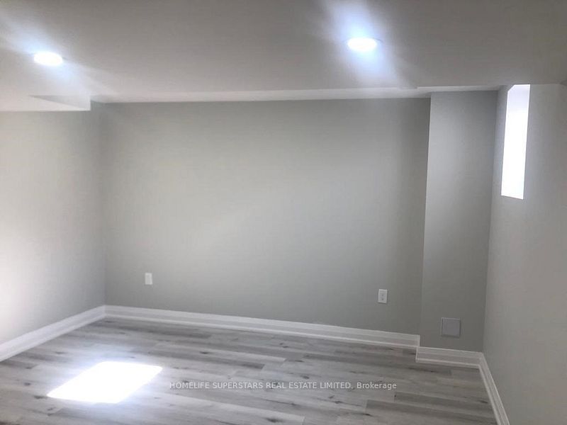 31 Lexington Road Basement Apartment Property Photo 8