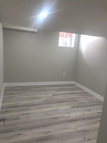31 Lexington Road Basement Apartment Property Photo 9