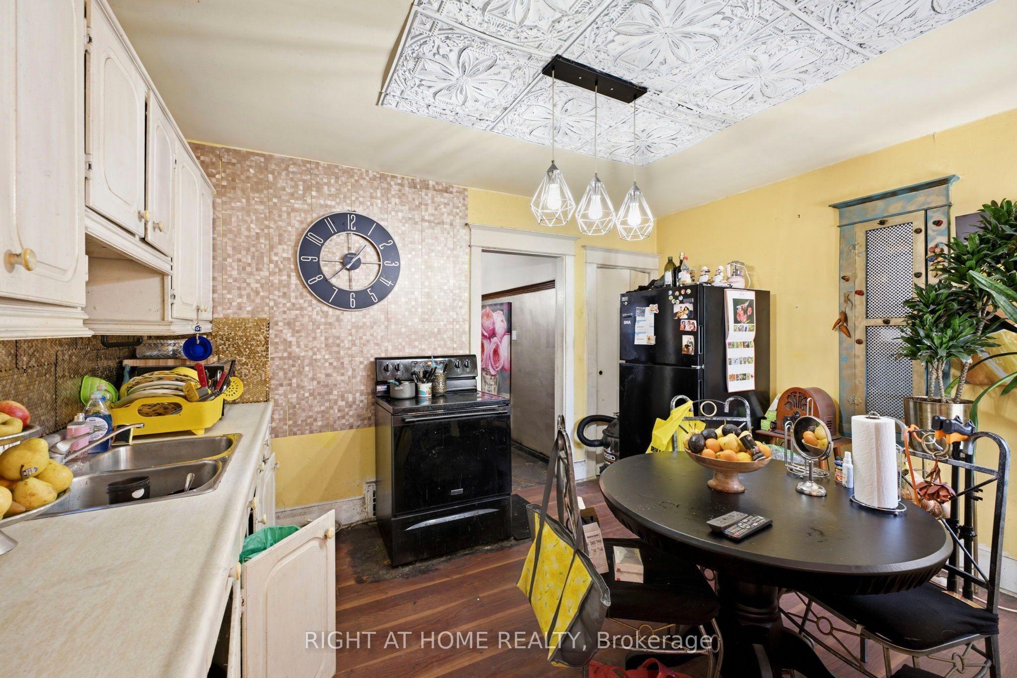 290 Mcroberts Avenue Property Photo 10