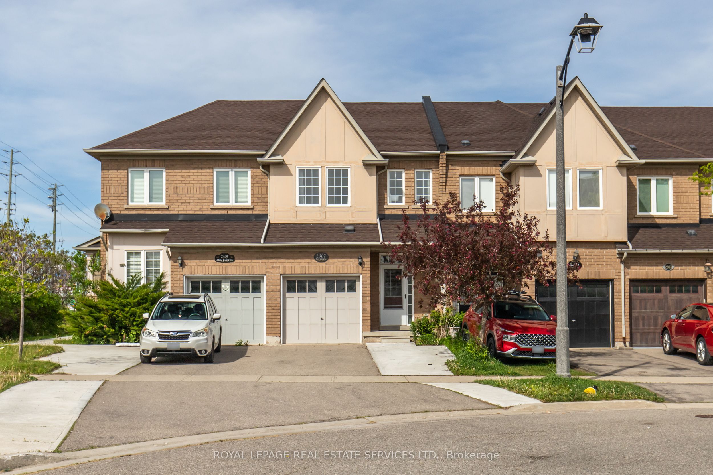 2307 Stone Glen Crescent Property Photo 1