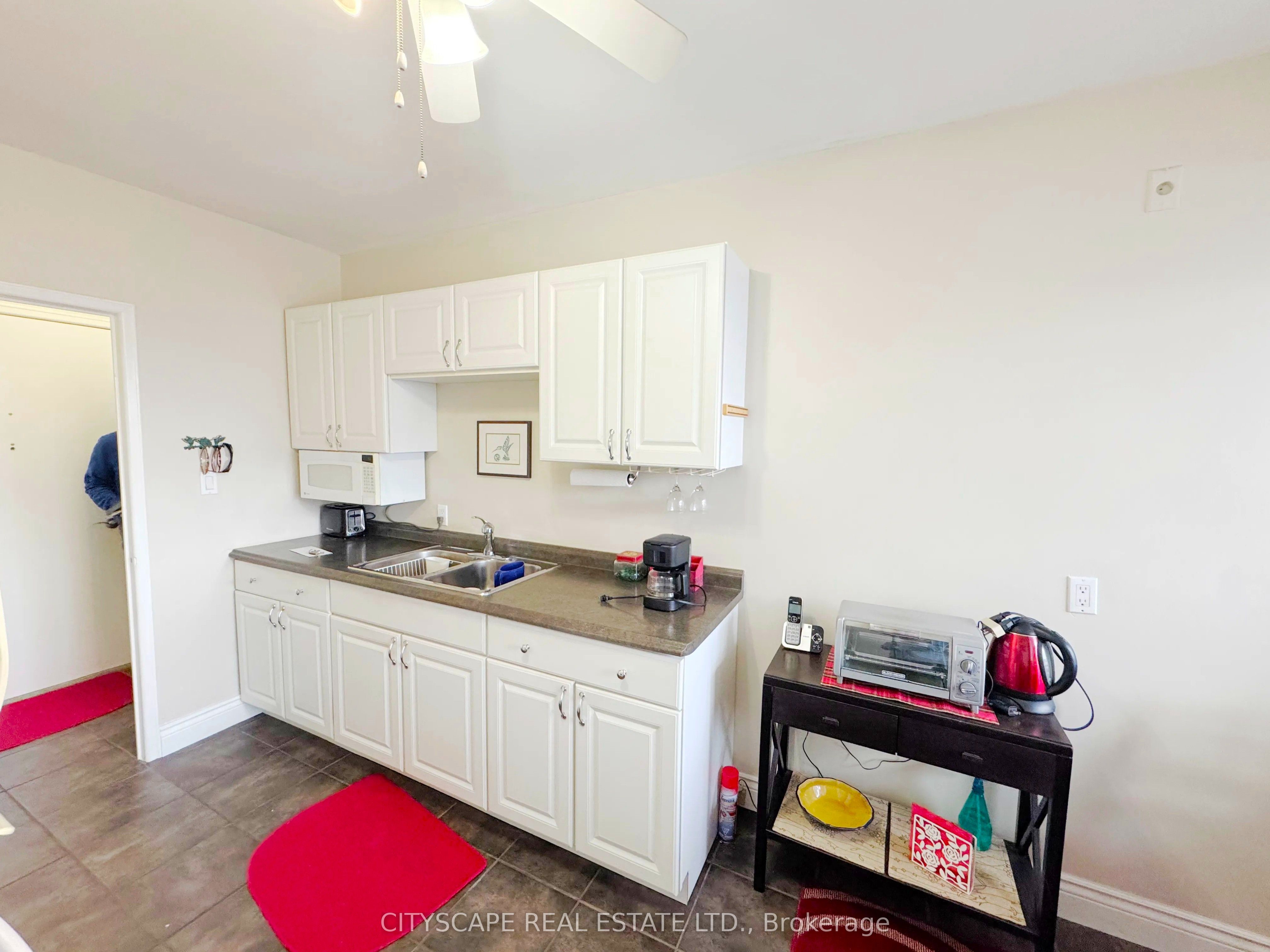 824 Brant Street 25 Property Photo 10