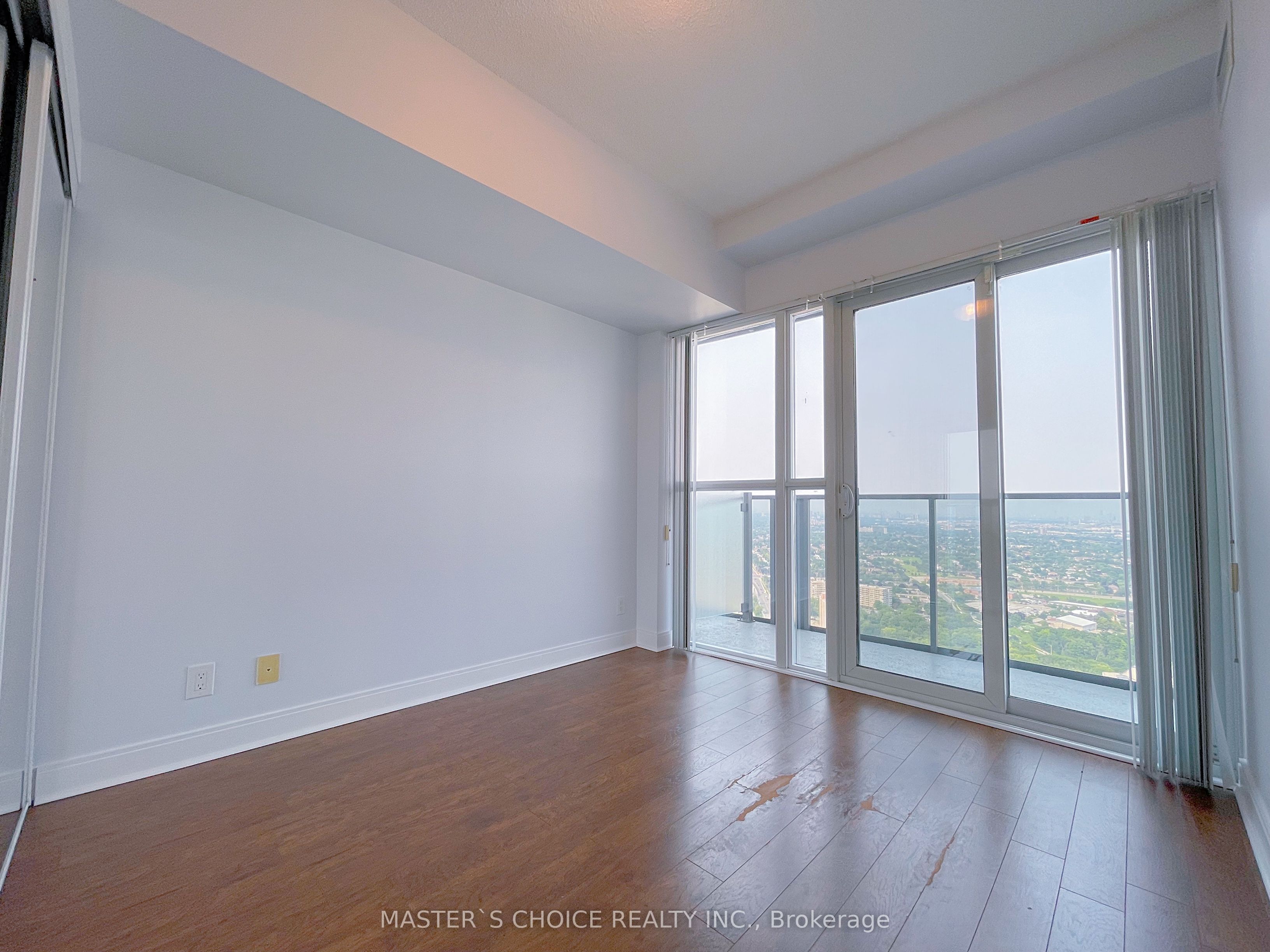 60 Absolute Avenue 4201 Property Photo 4