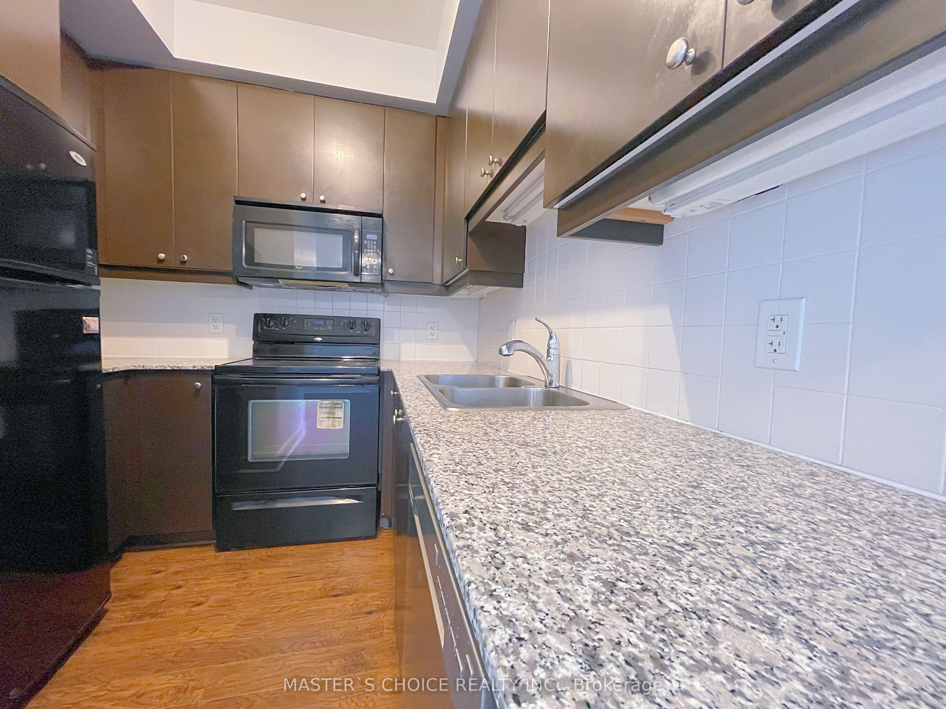 60 Absolute Avenue 4201 Property Photo 5