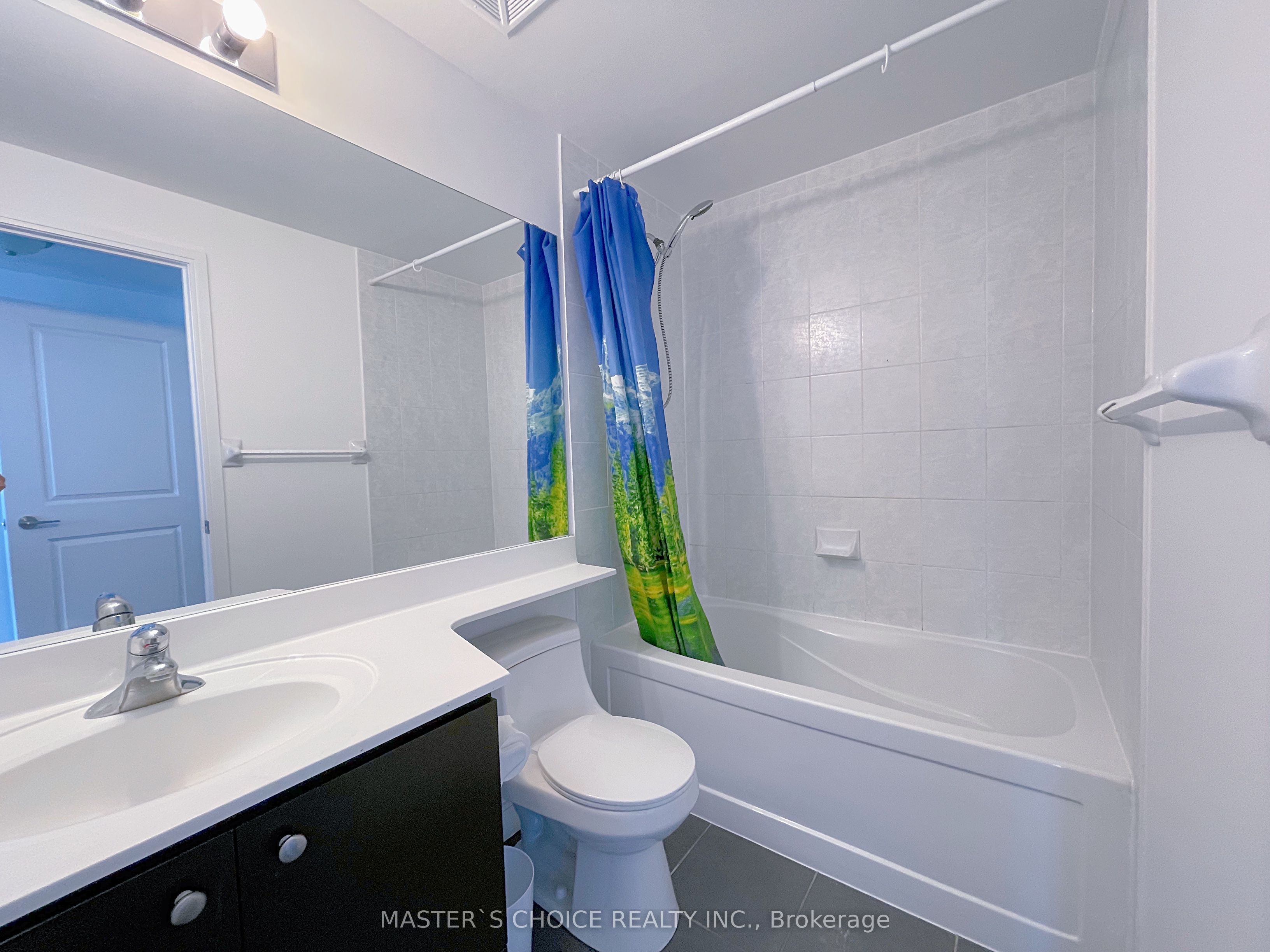 60 Absolute Avenue 4201 Property Photo 6