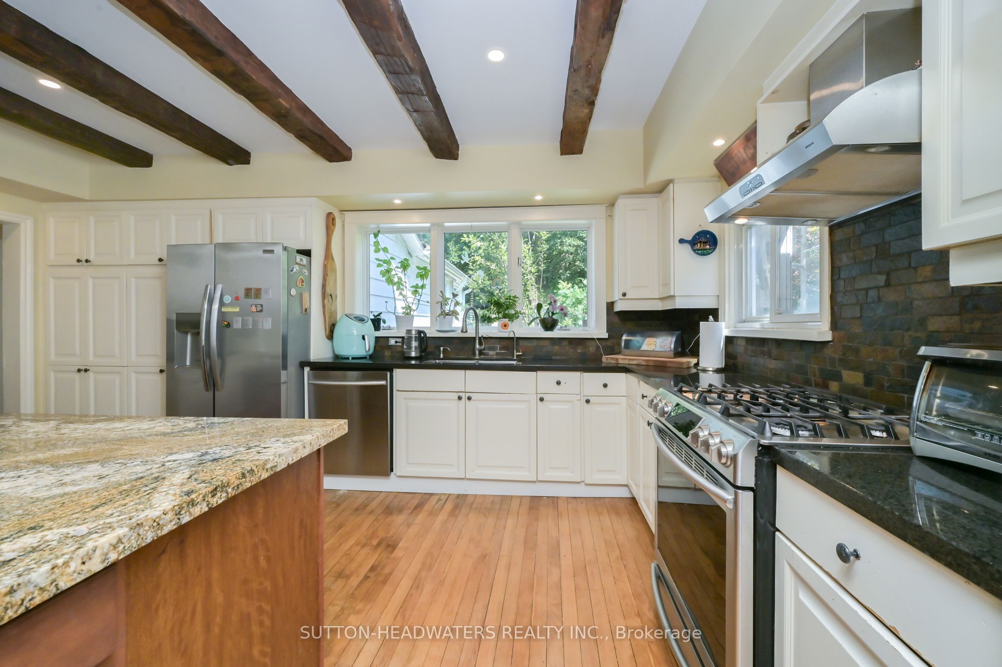 14427 Creditview Road Property Photo 4
