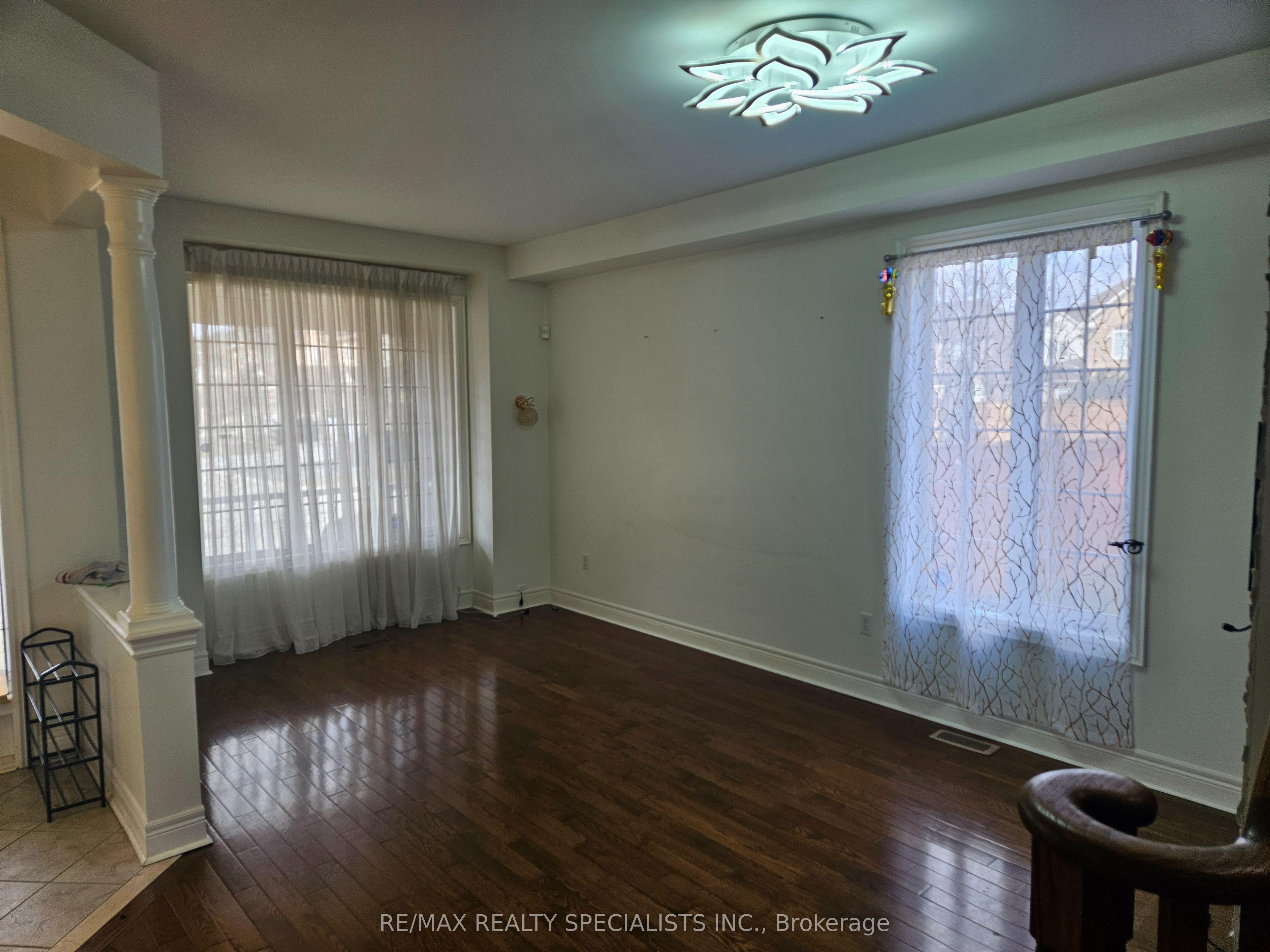3774 Arbourview Terrace Upper Property Photo 3
