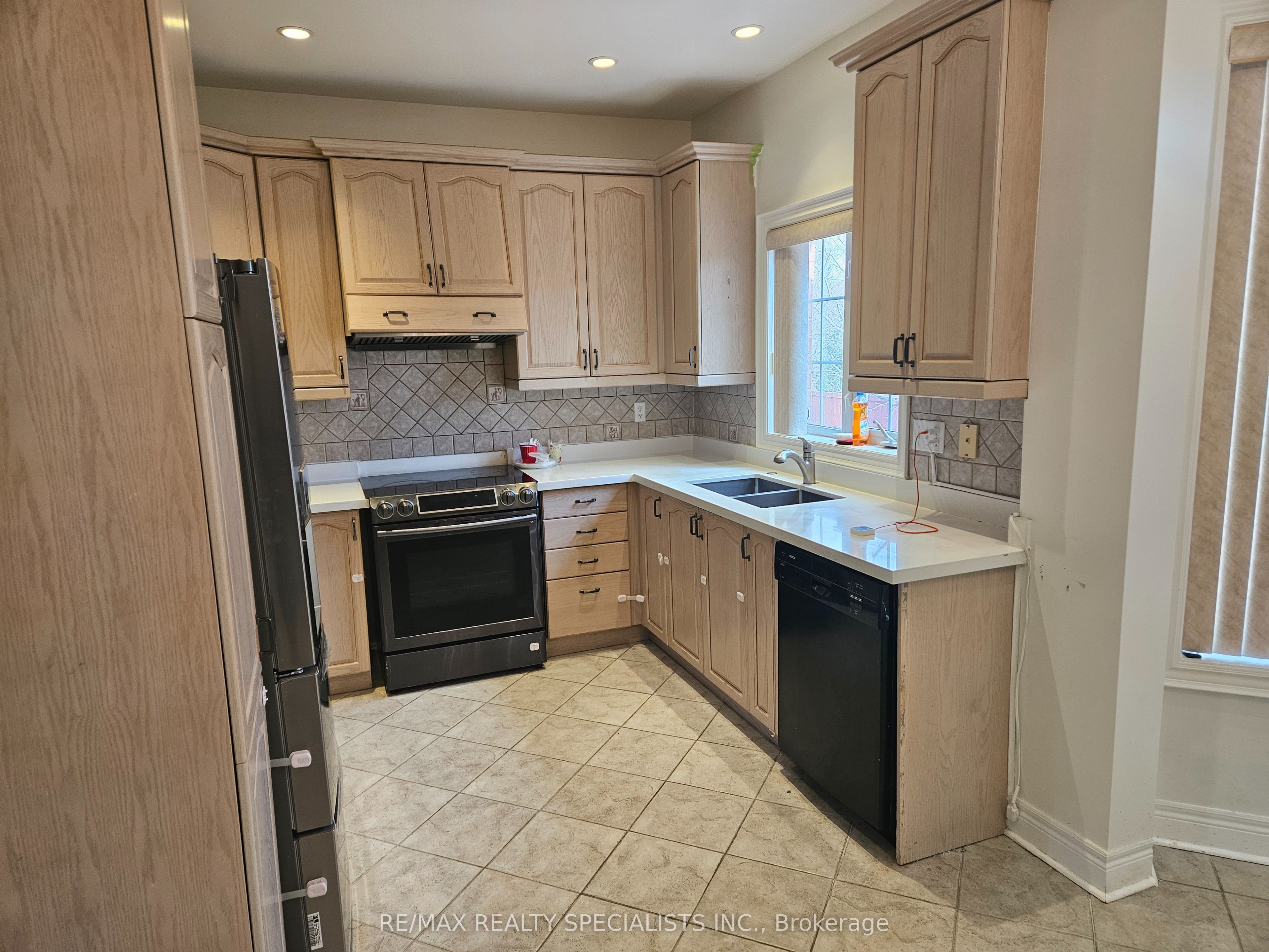 3774 Arbourview Terrace Upper Property Photo 4