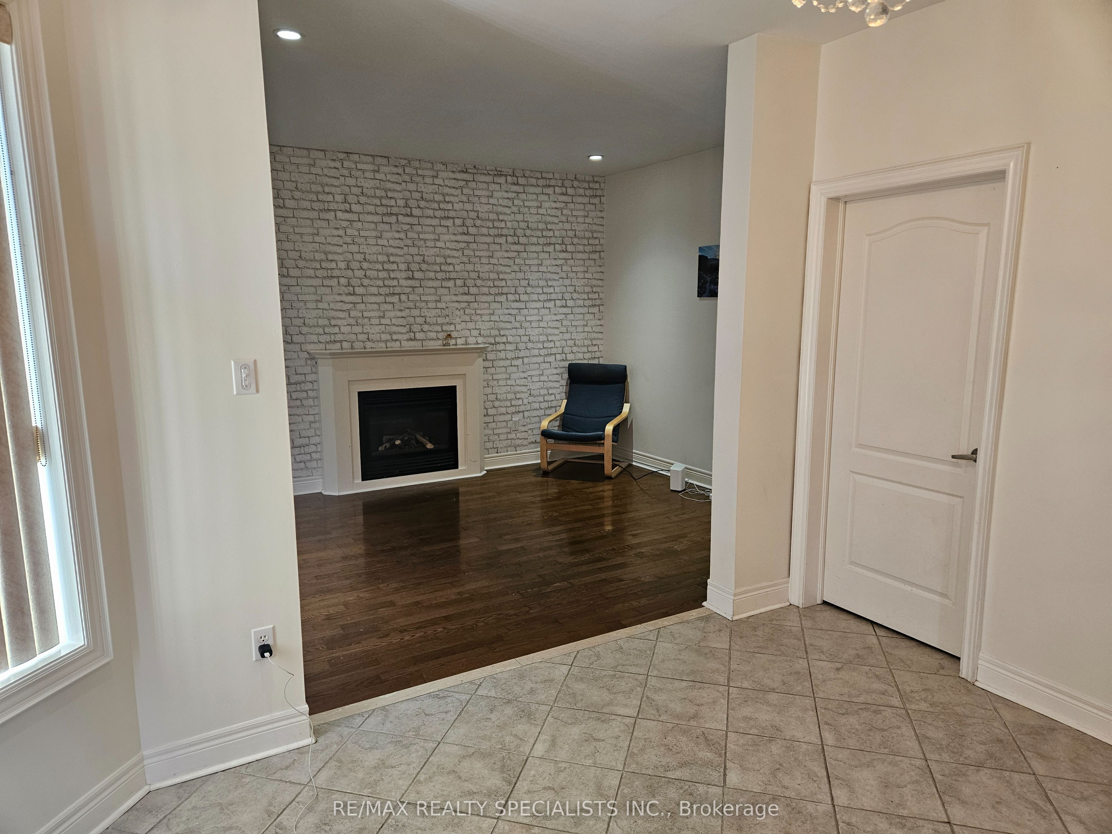 3774 Arbourview Terrace Upper Property Photo 7