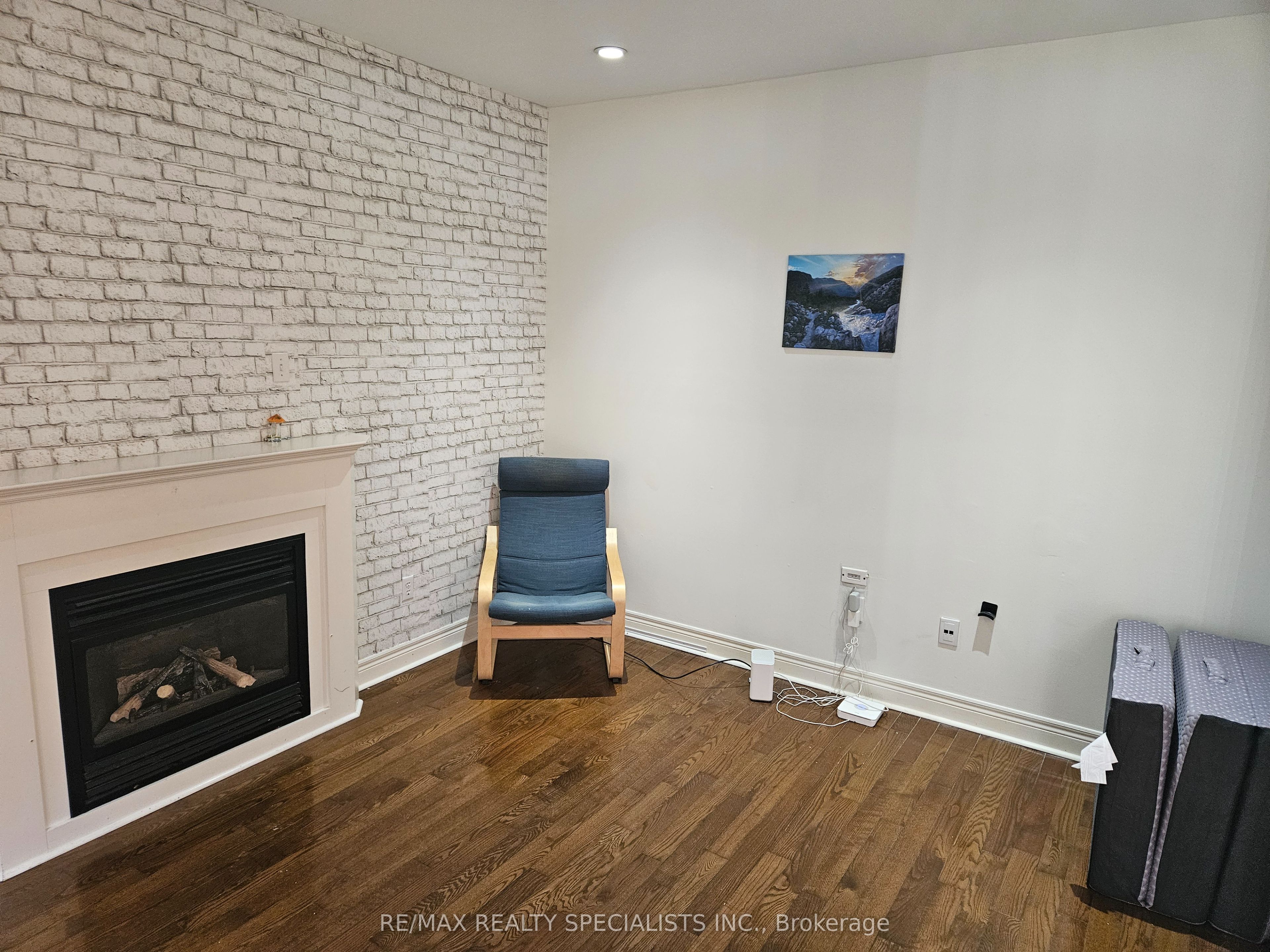 3774 Arbourview Terrace Upper Property Photo 8