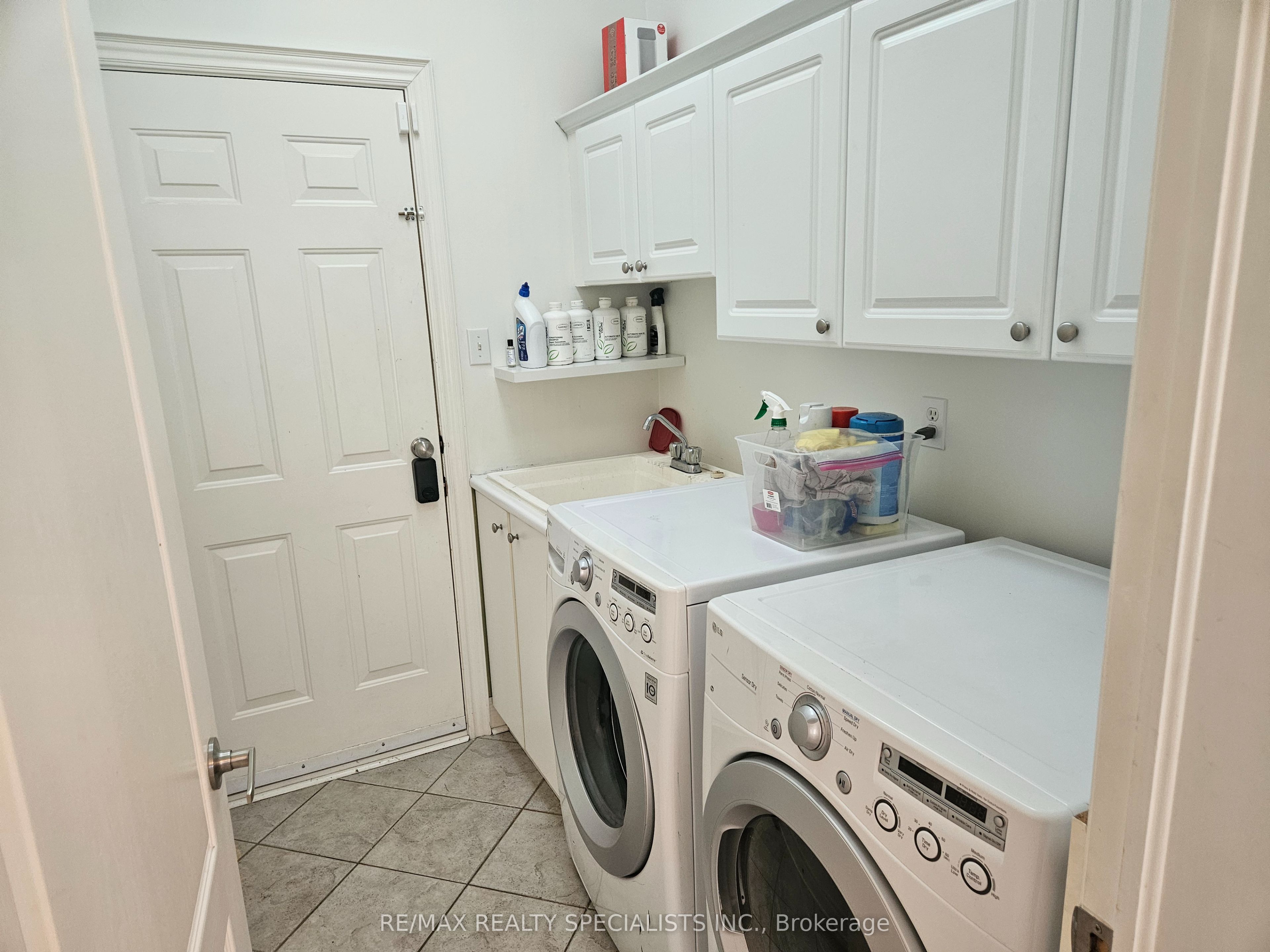 3774 Arbourview Terrace Upper Property Photo 10