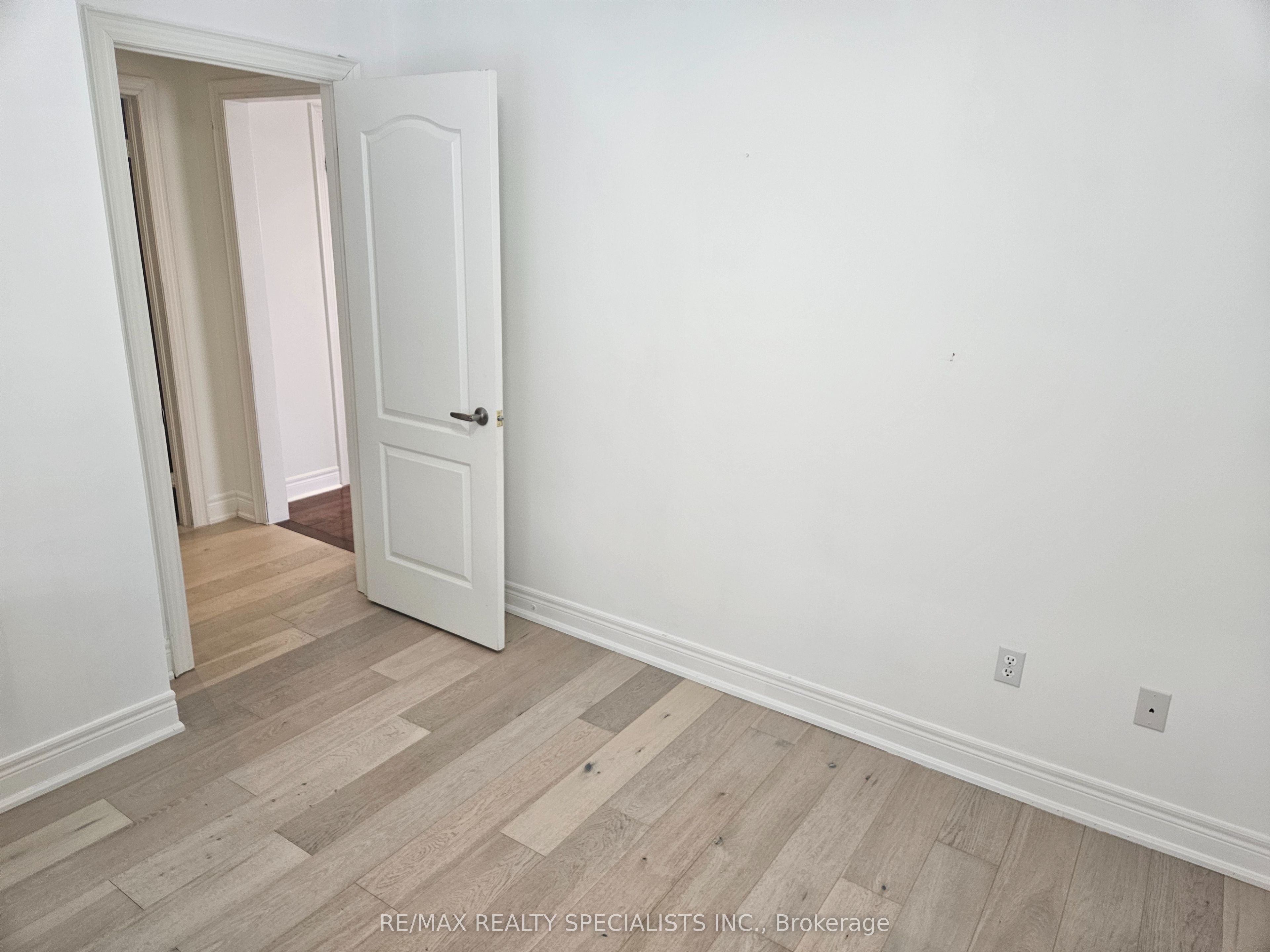 3774 Arbourview Terrace Upper Property Photo 12