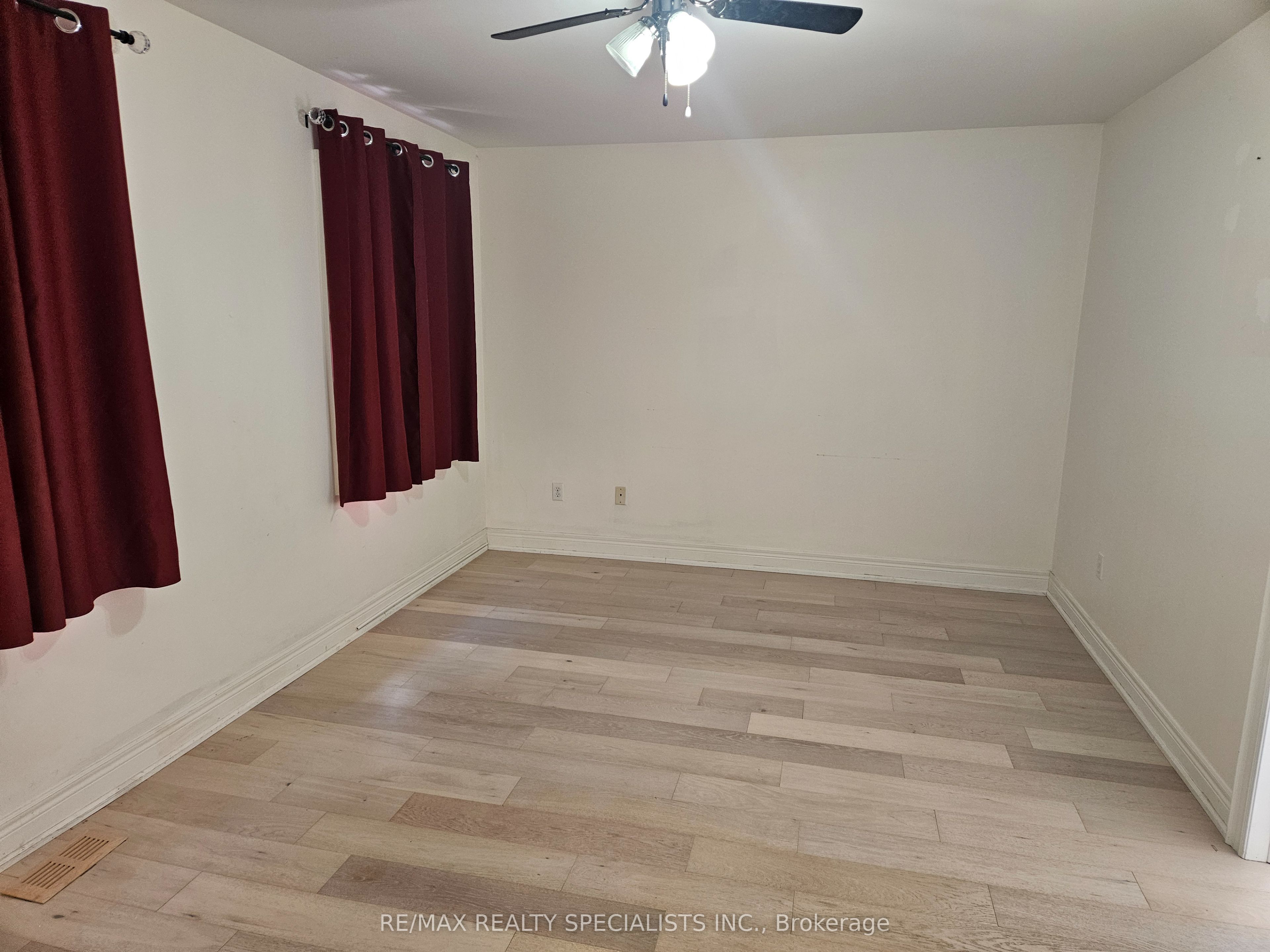 3774 Arbourview Terrace Upper Property Photo 14