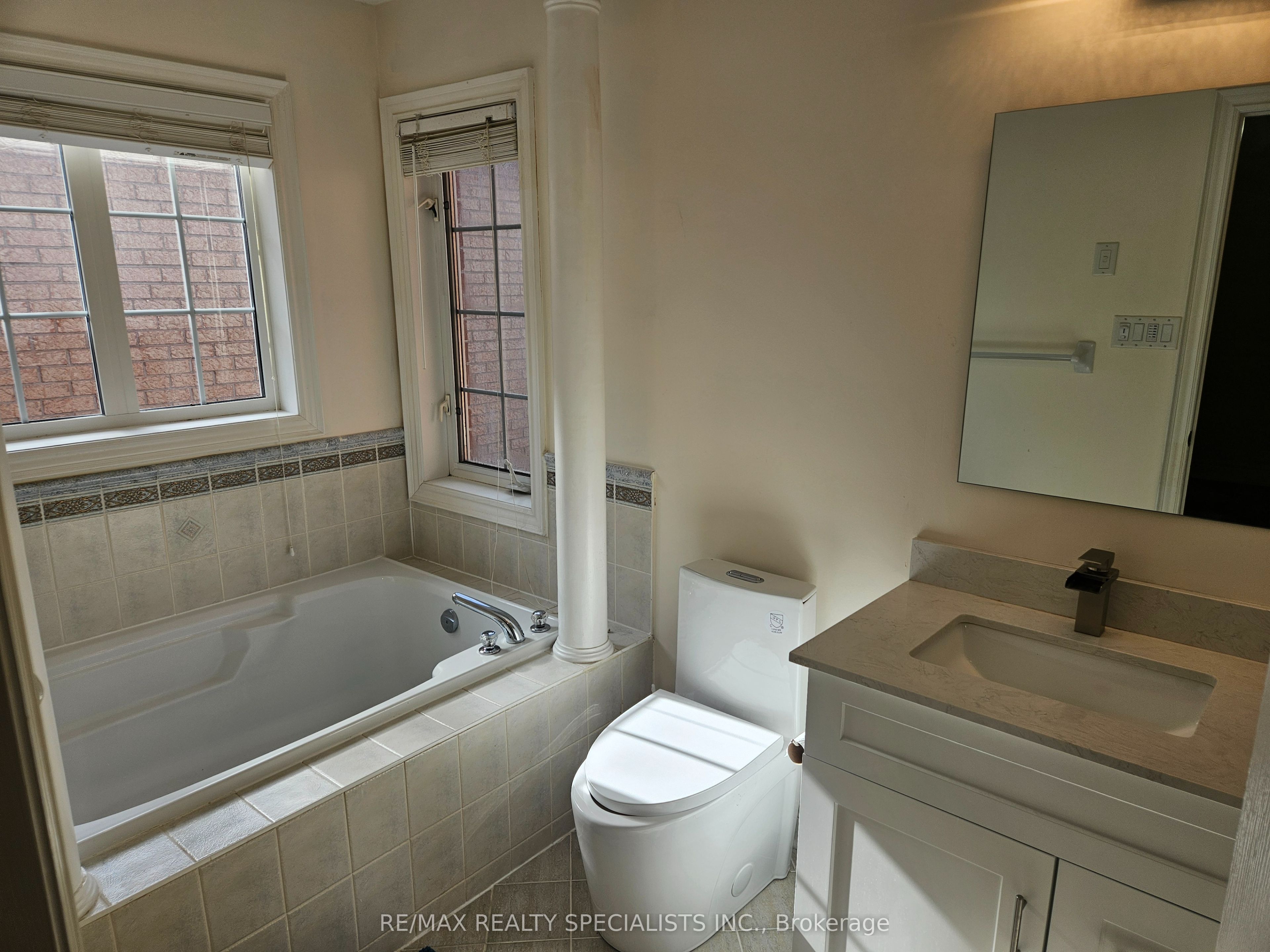 3774 Arbourview Terrace Upper Property Photo 15