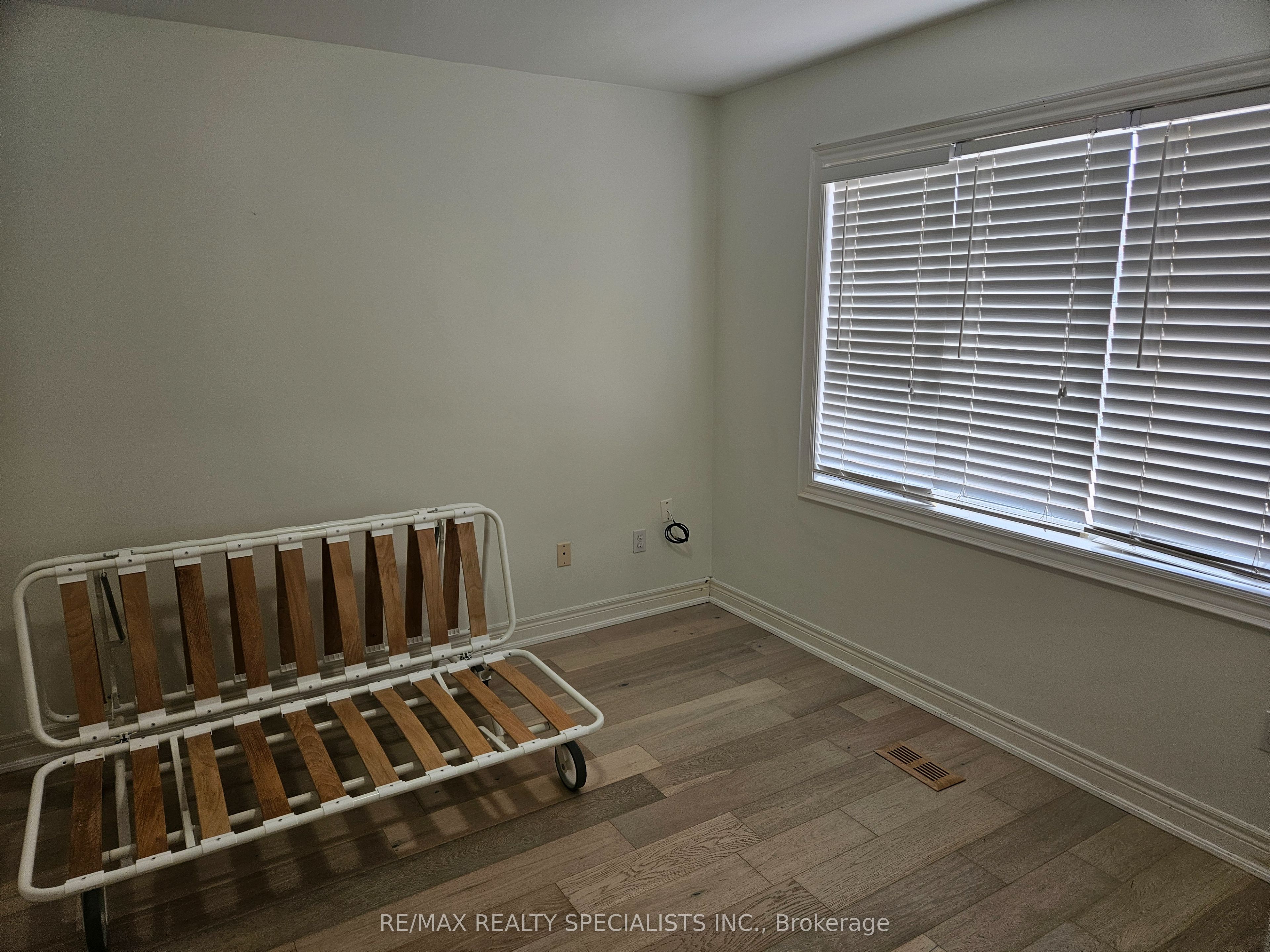 3774 Arbourview Terrace Upper Property Photo 17