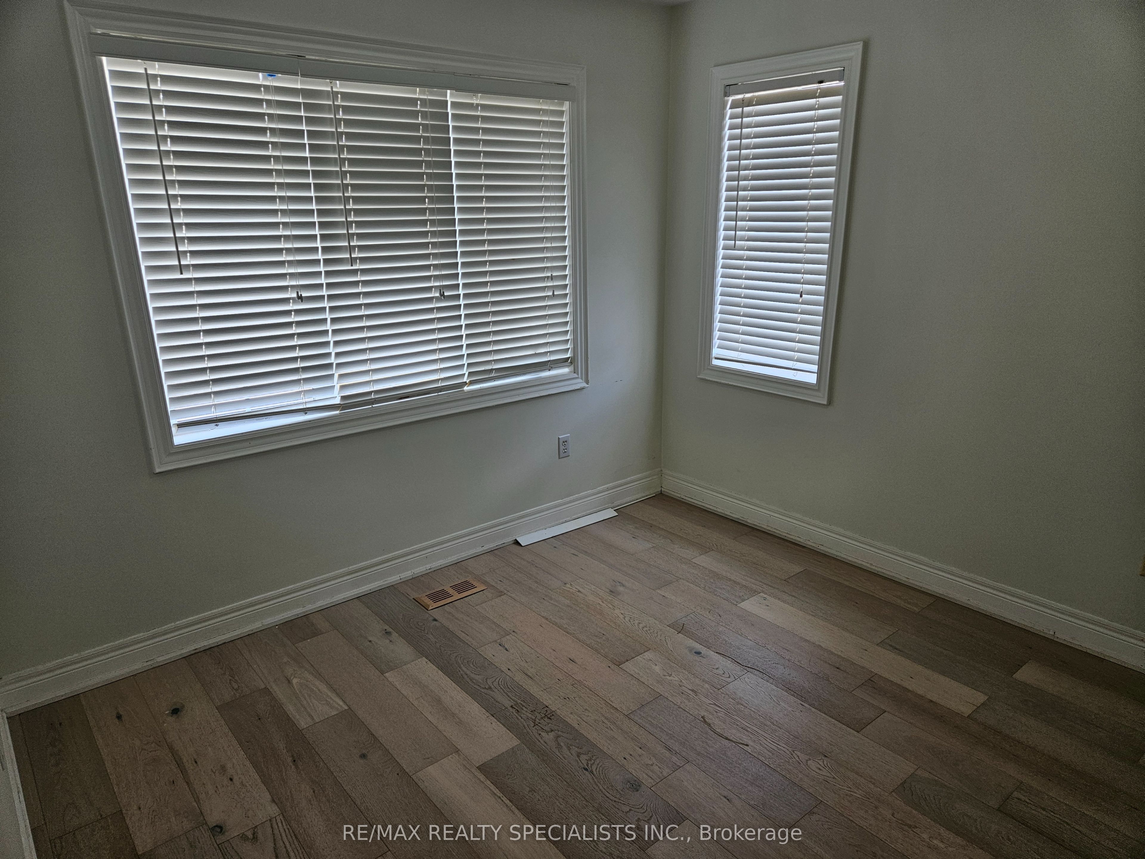 3774 Arbourview Terrace Upper Property Photo 19