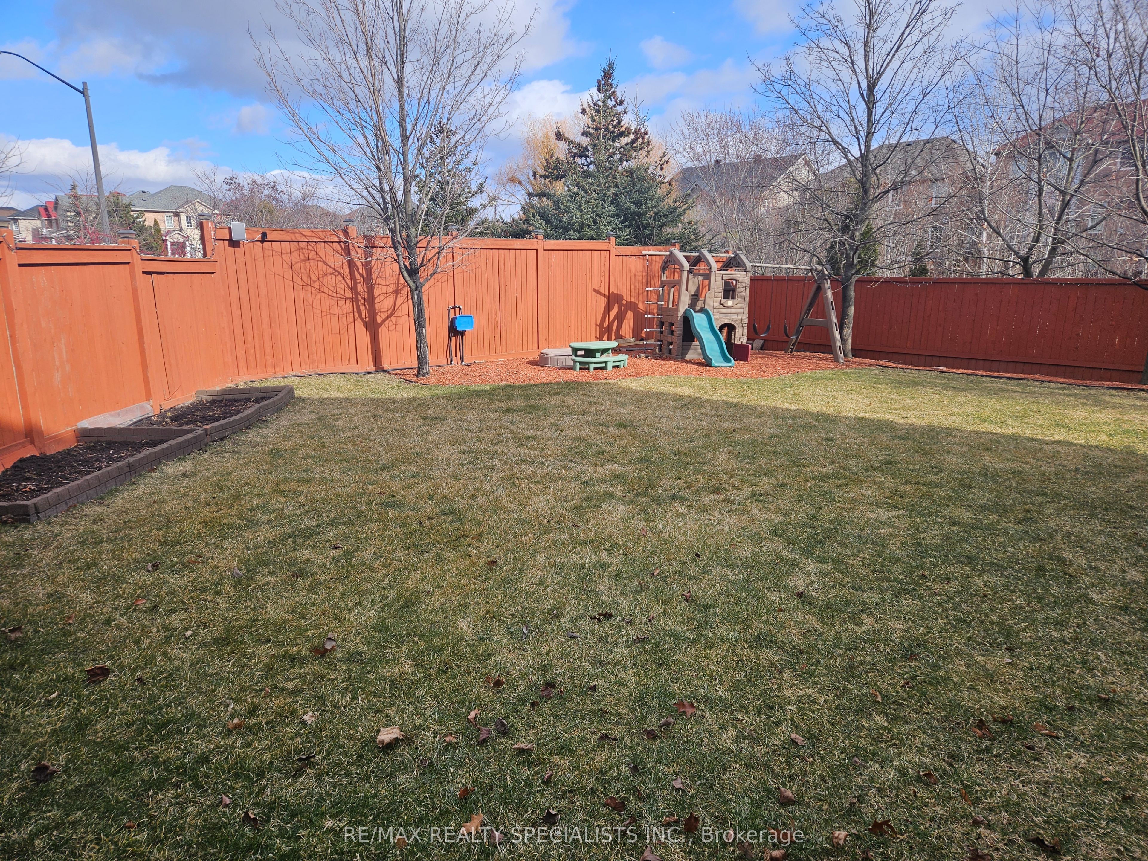 3774 Arbourview Terrace Upper Property Photo 22