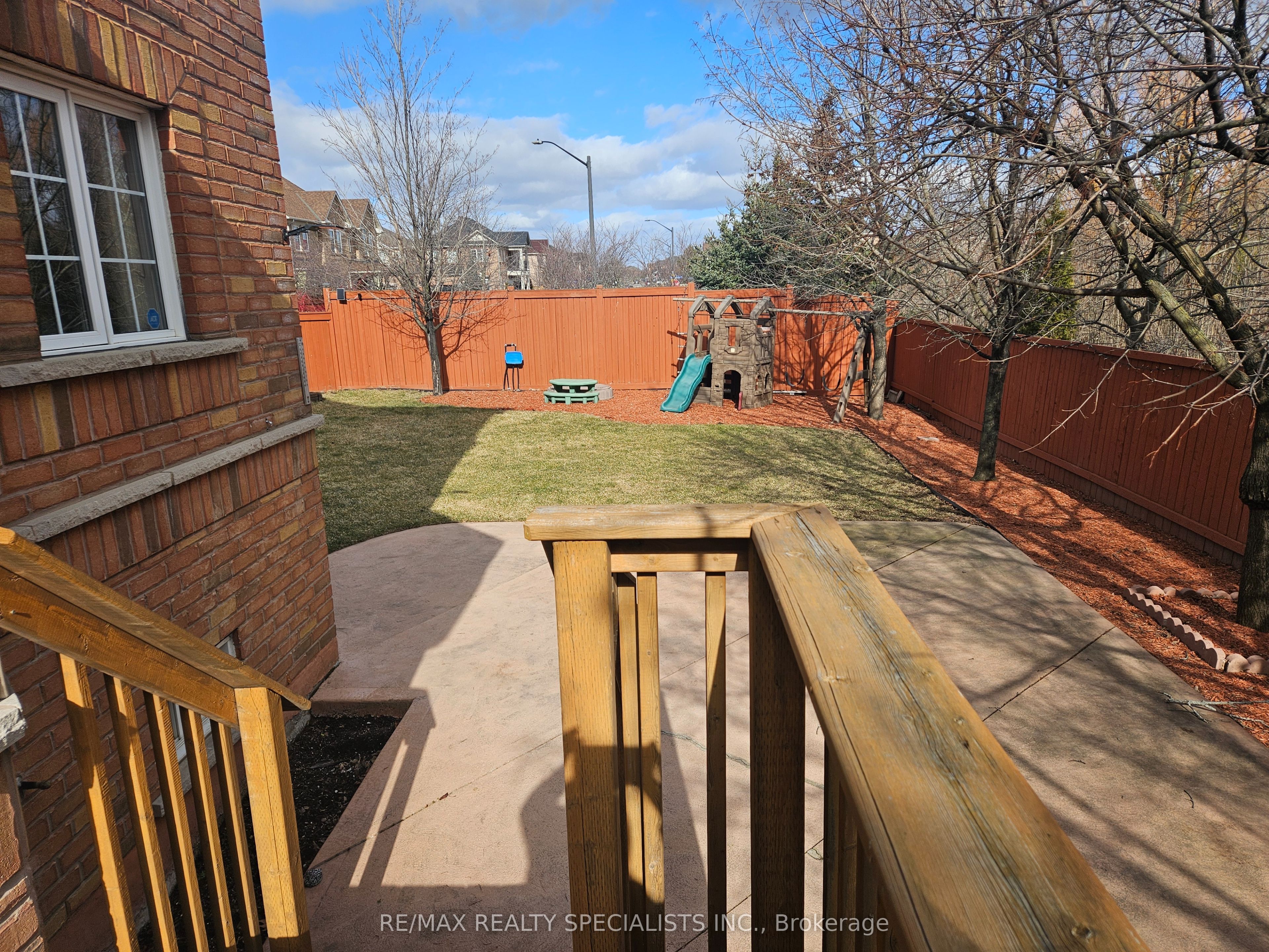 3774 Arbourview Terrace Upper Property Photo 25