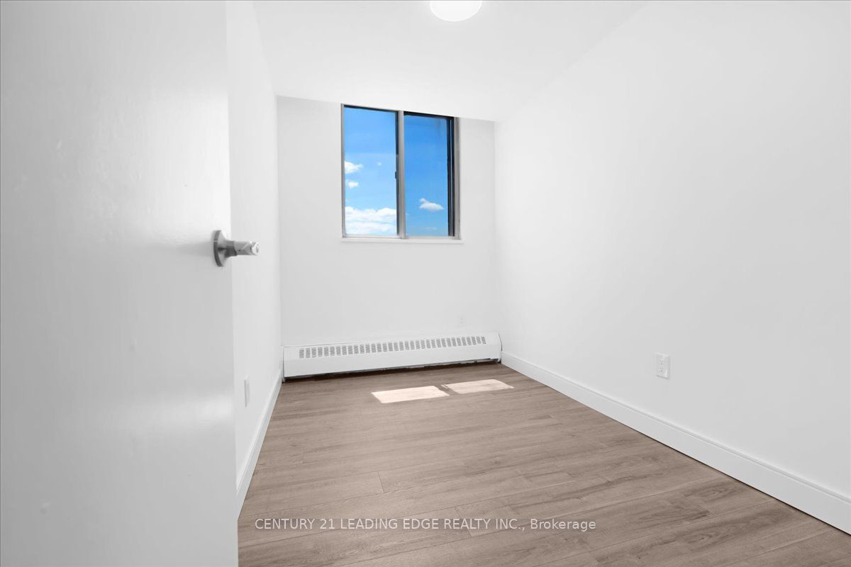 200 Lotherton Pathway 1208 Property Photo 14