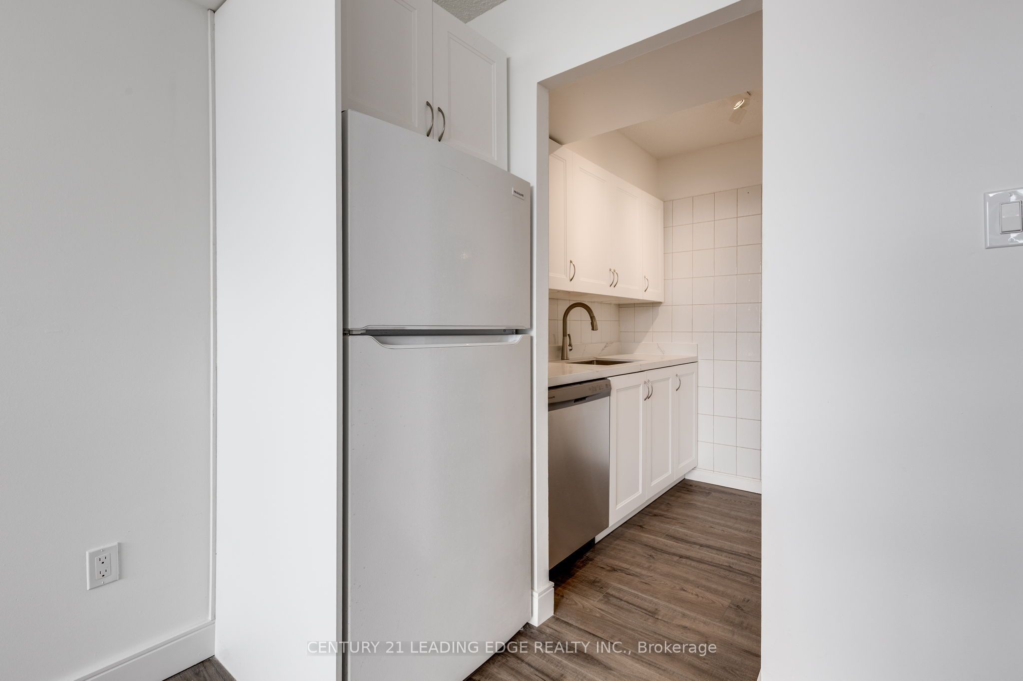 200 Lotherton Pathway 1208 Property Photo 23