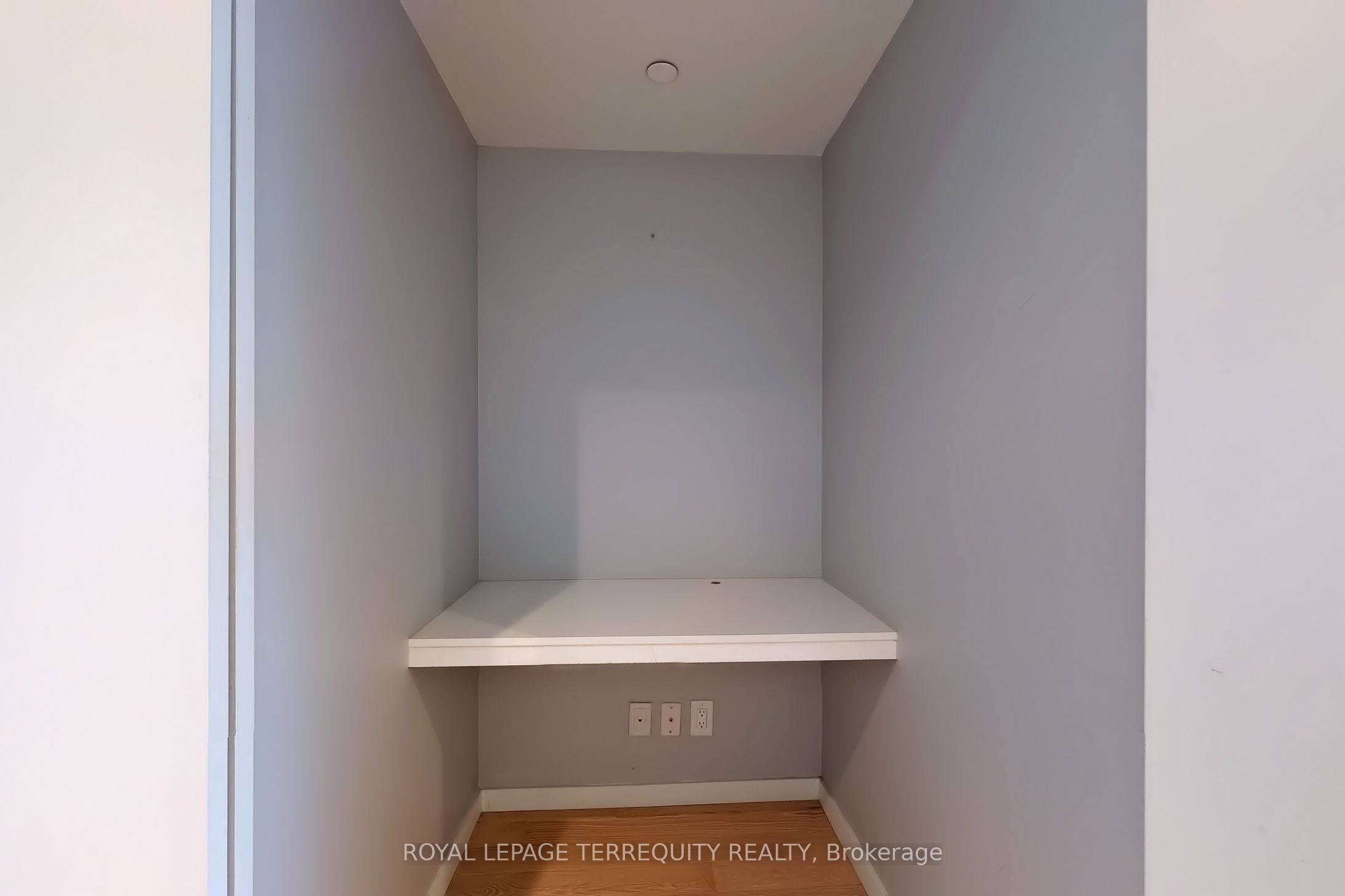 383 Sorauren Avenue 413 Property Photo 11