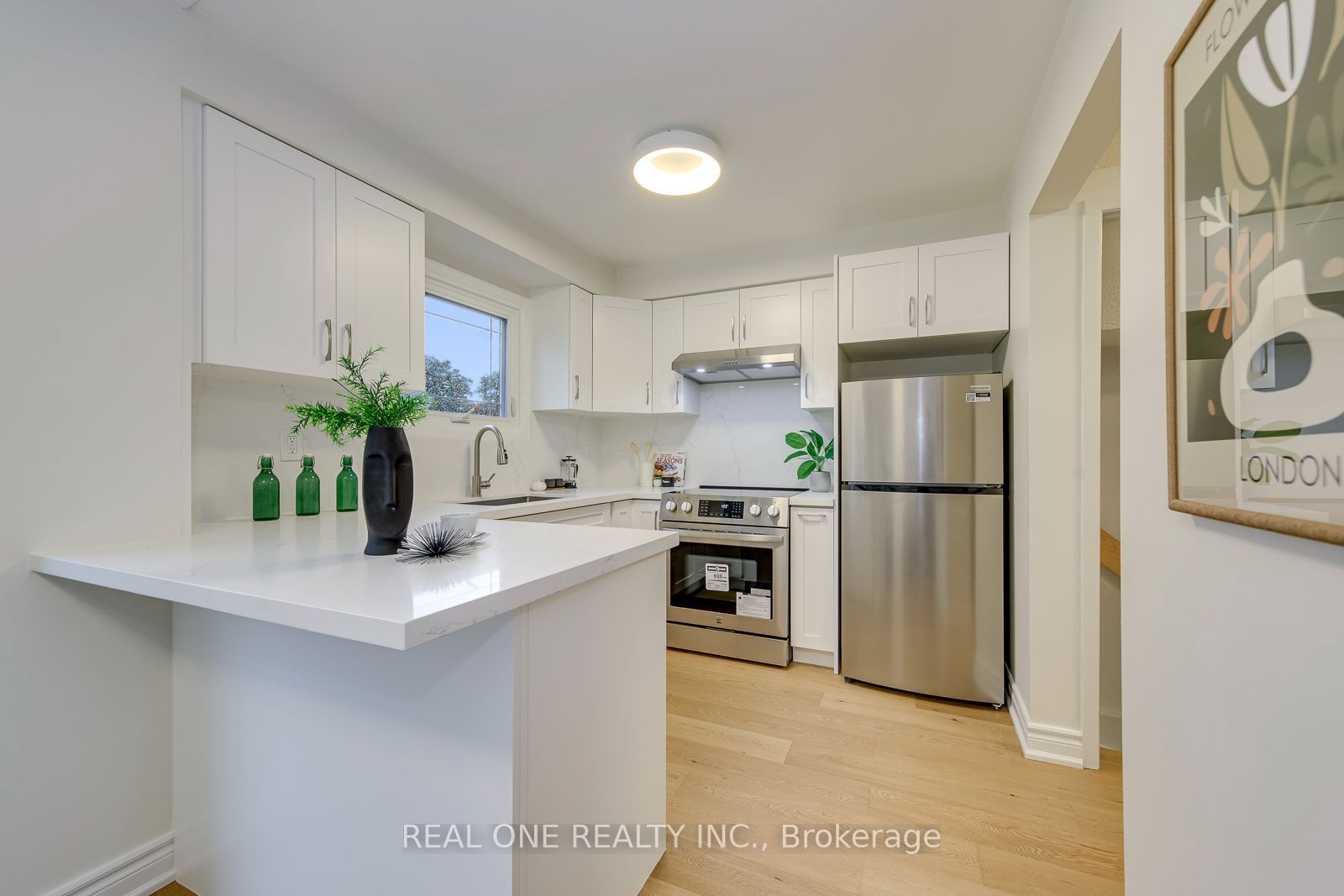 741 Queensbridge Drive Property Photo 9