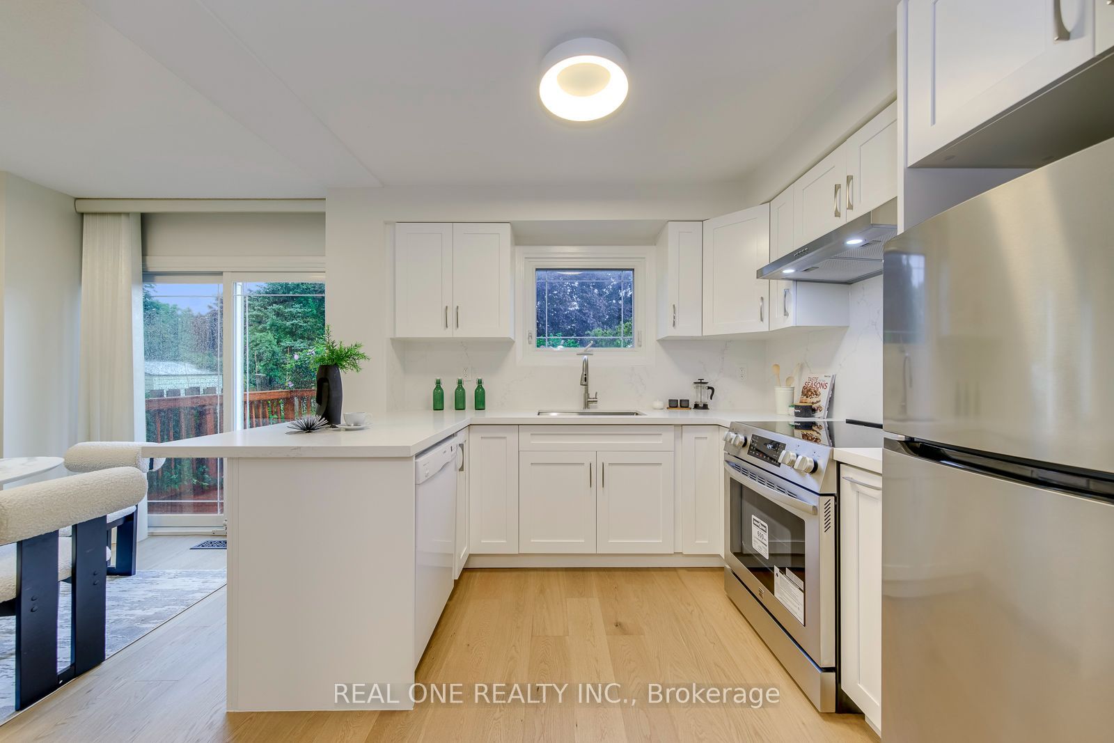 741 Queensbridge Drive Property Photo 10