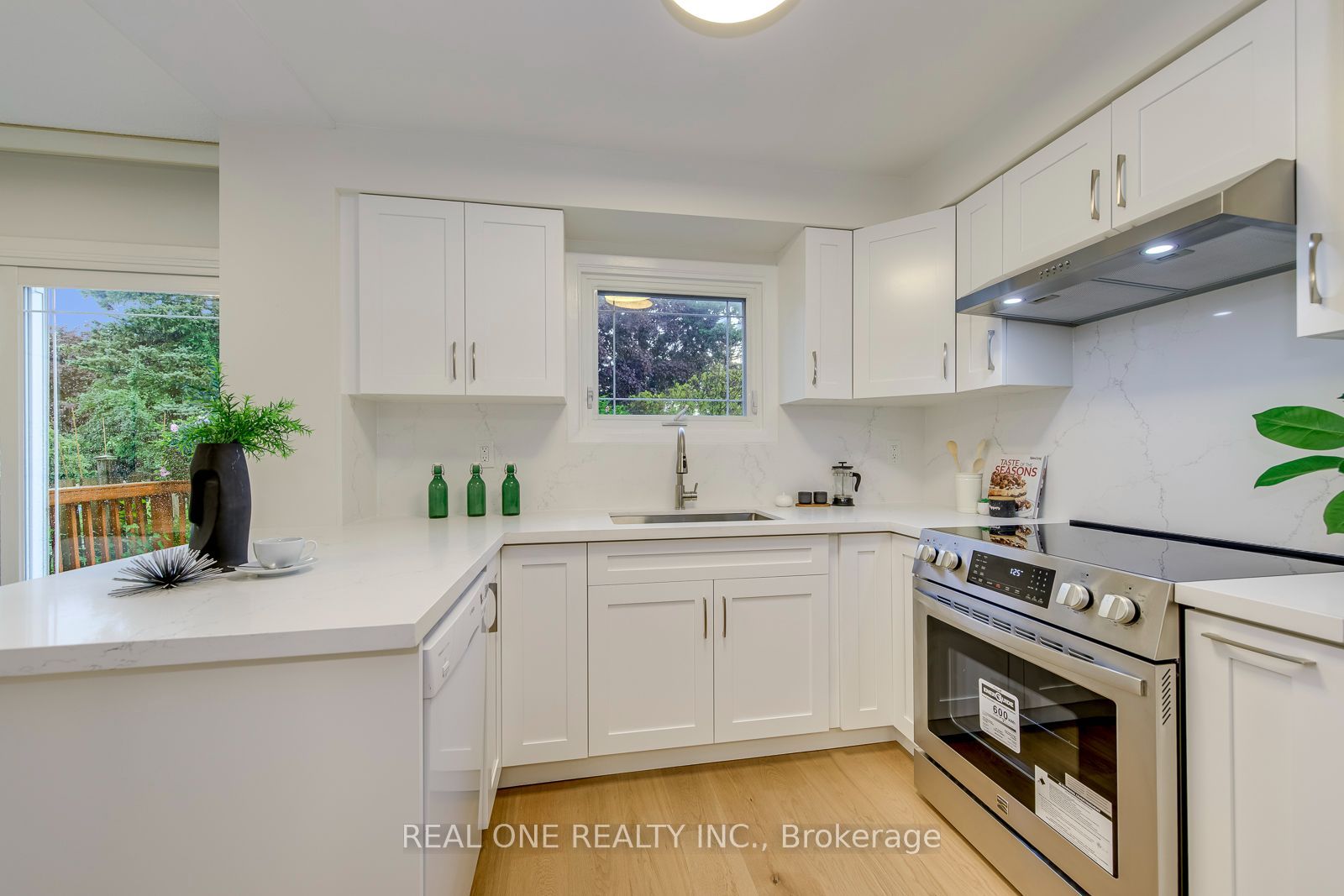 741 Queensbridge Drive Property Photo 11