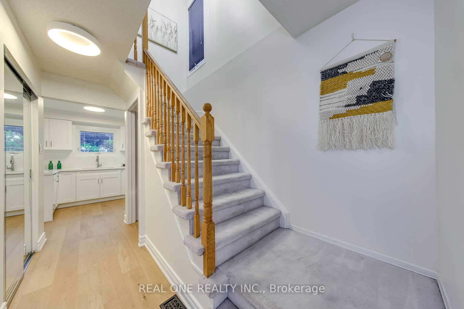 741 Queensbridge Drive Property Photo 16