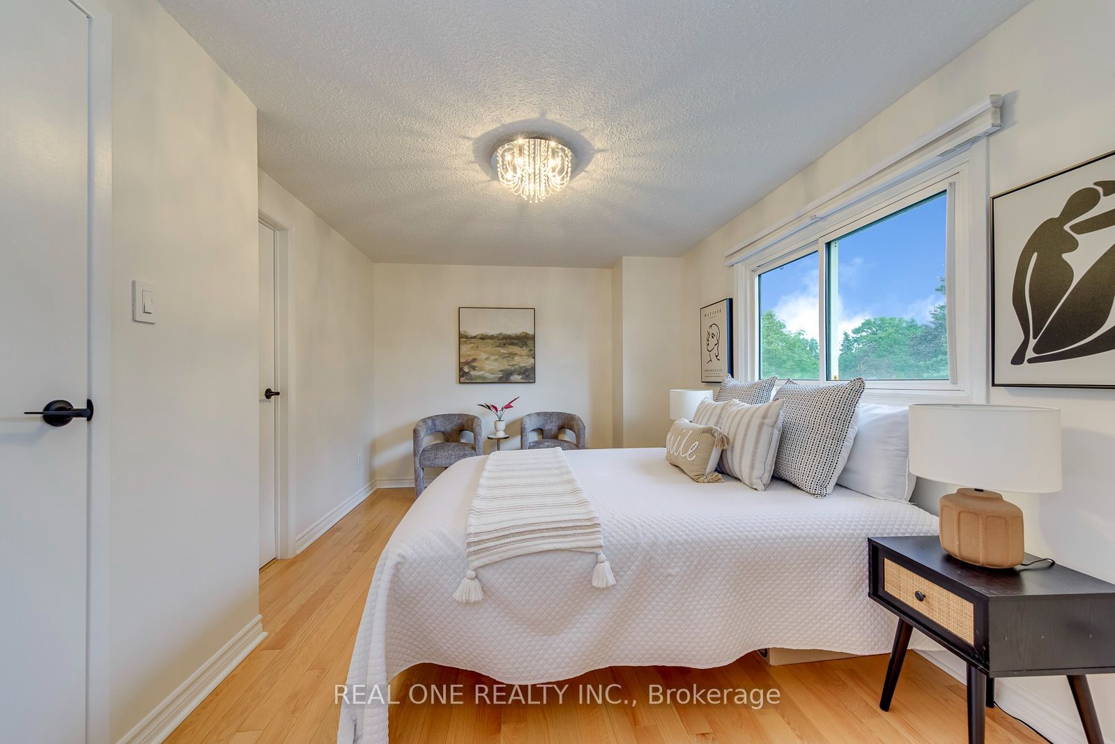 741 Queensbridge Drive Property Photo 20