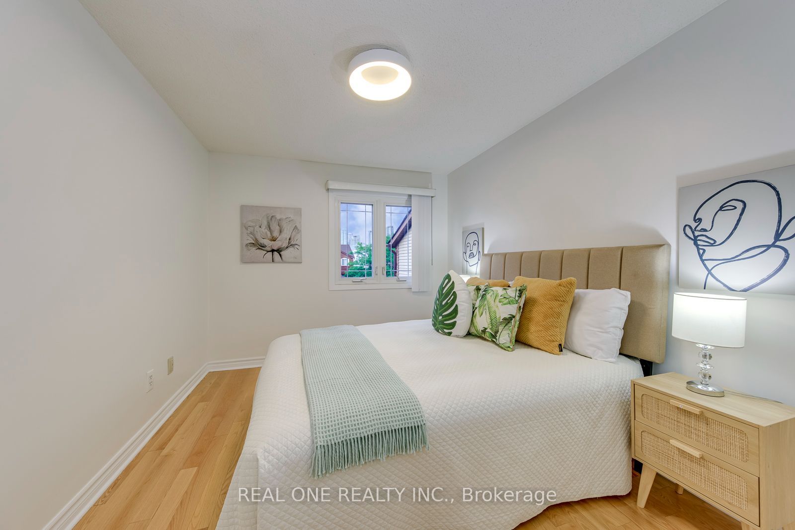 741 Queensbridge Drive Property Photo 23