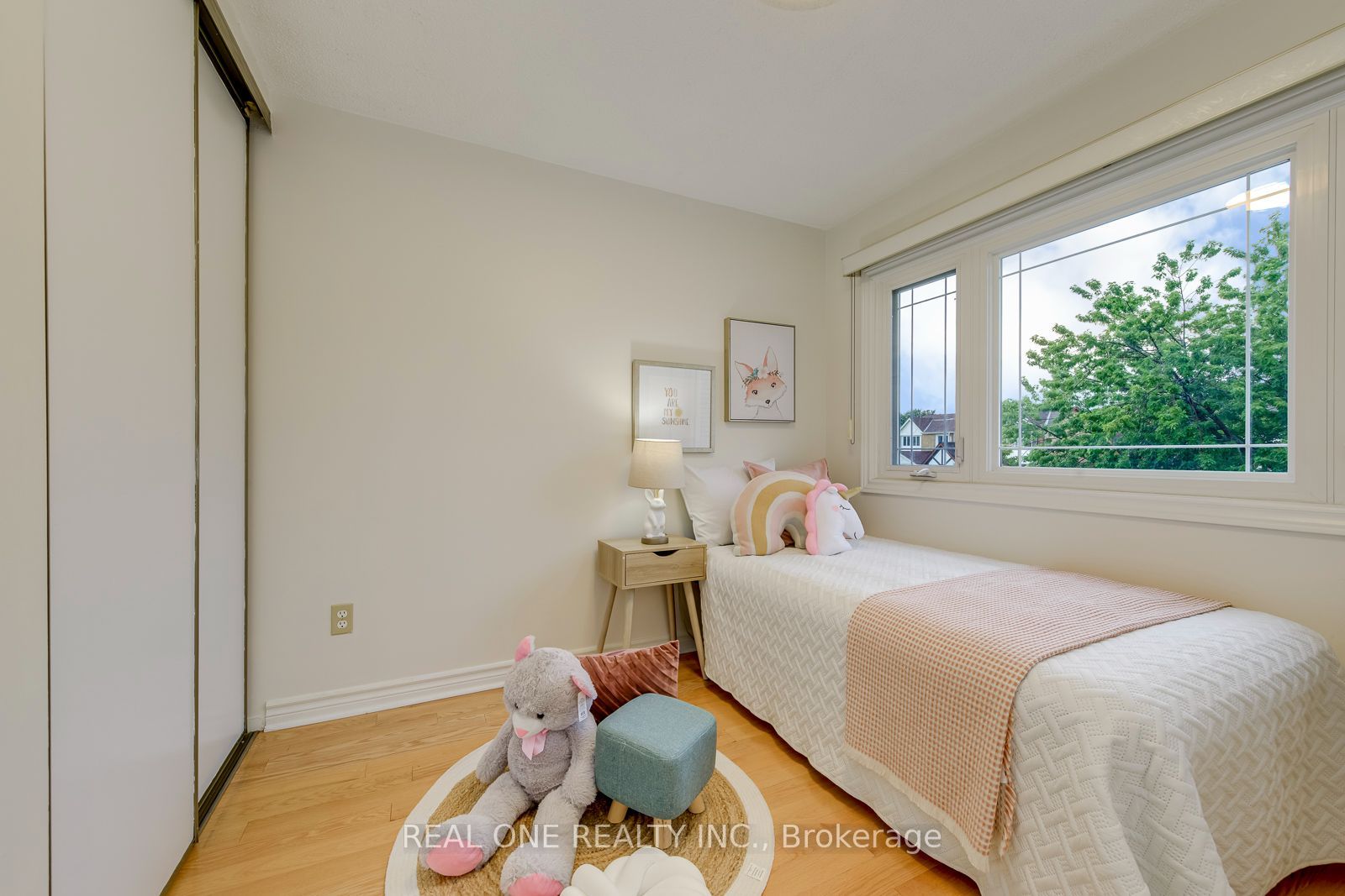 741 Queensbridge Drive Property Photo 25