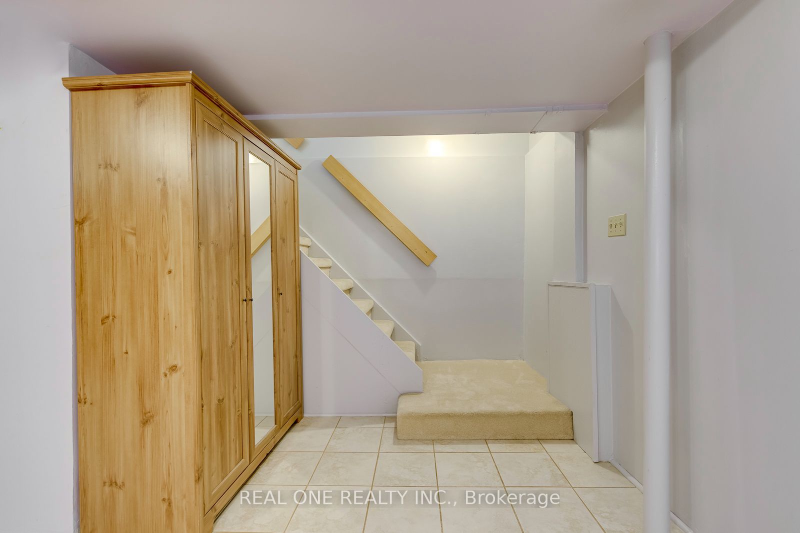 741 Queensbridge Drive Property Photo 28